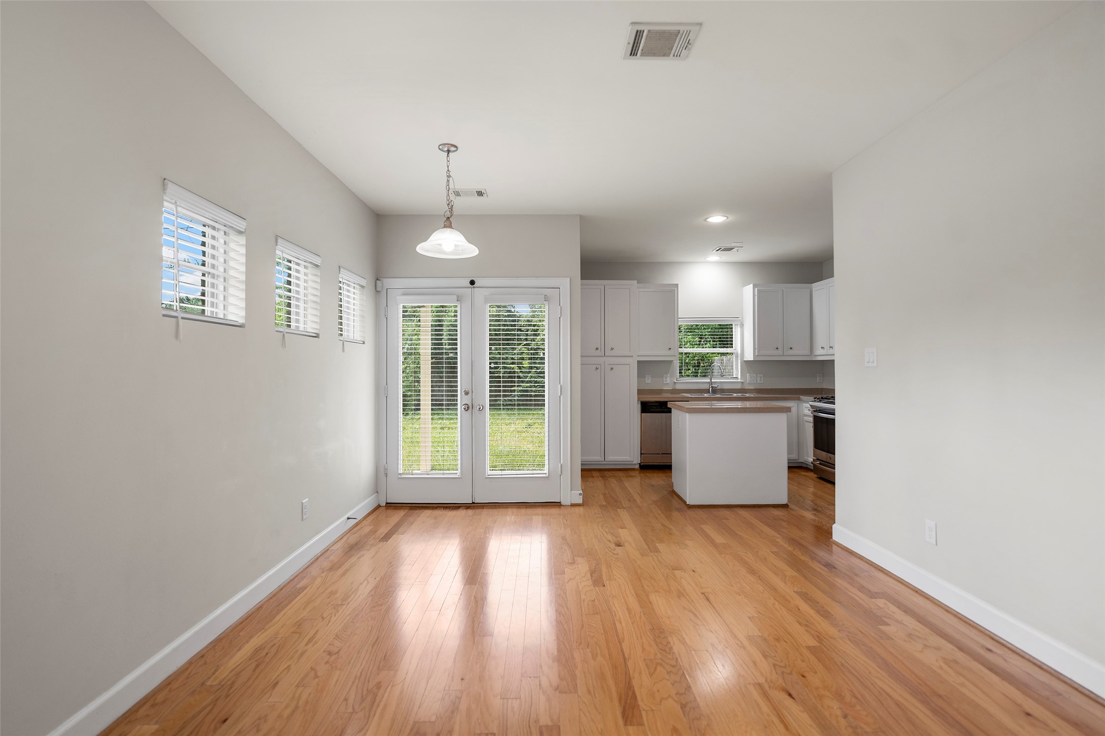 538 E 38th Street Property Photo 12