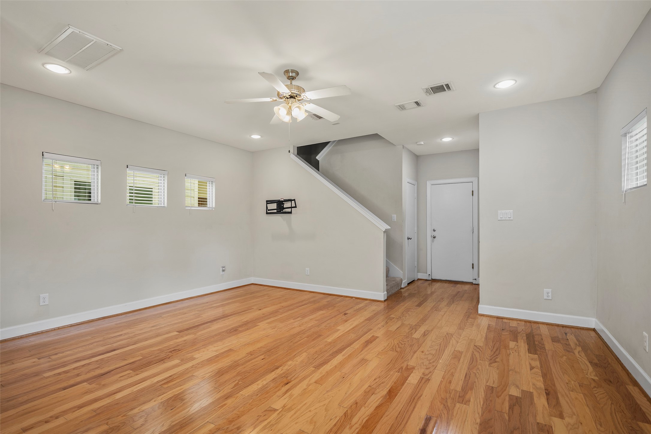 538 E 38th Street Property Photo 13