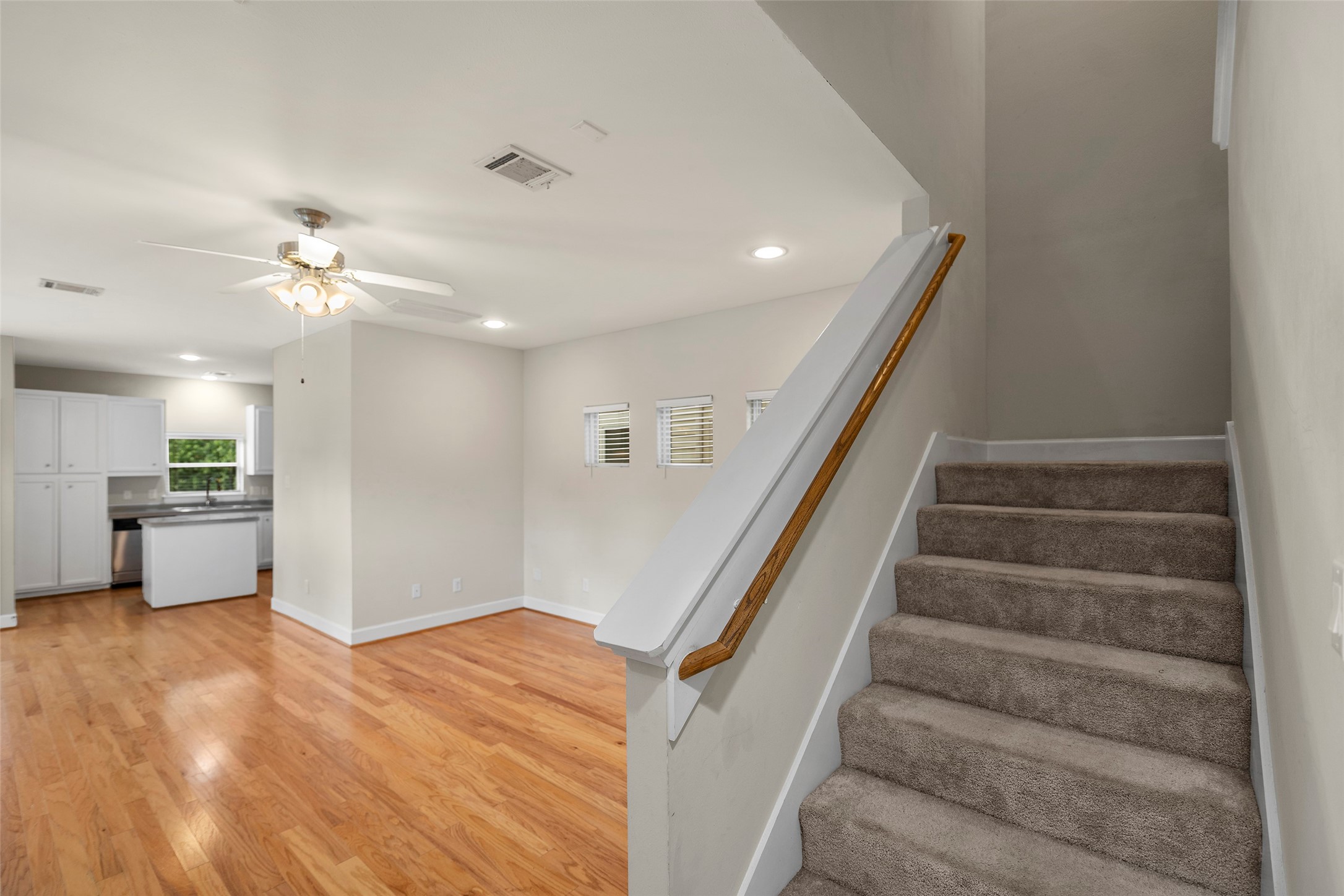 538 E 38th Street Property Photo 14