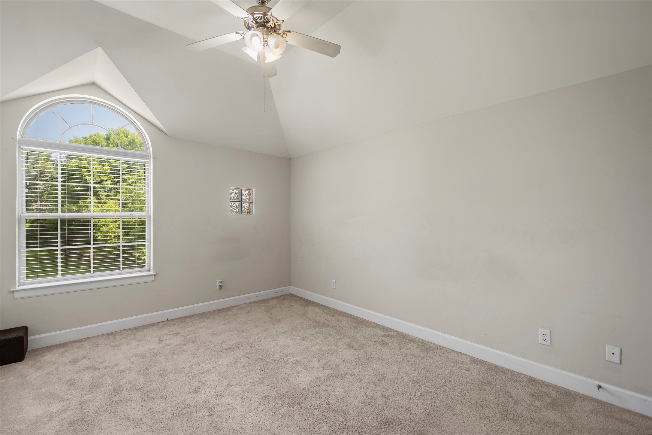 538 E 38th Street Property Photo 18