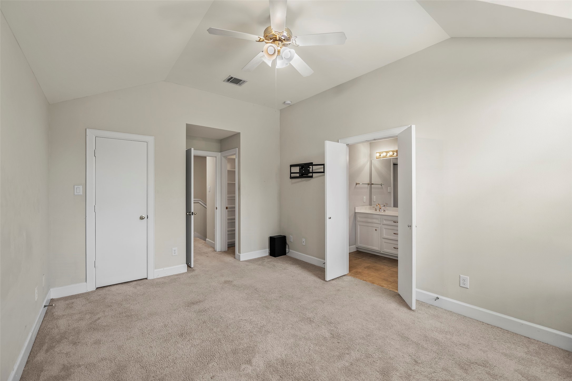 538 E 38th Street Property Photo 19
