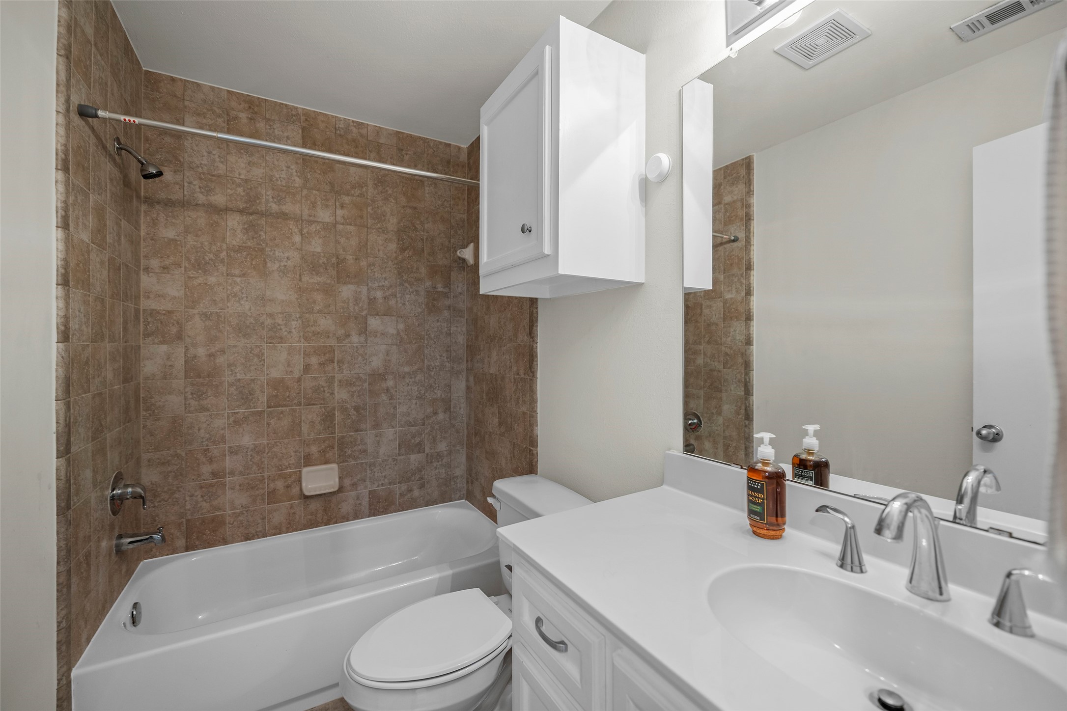 538 E 38th Street Property Photo 27