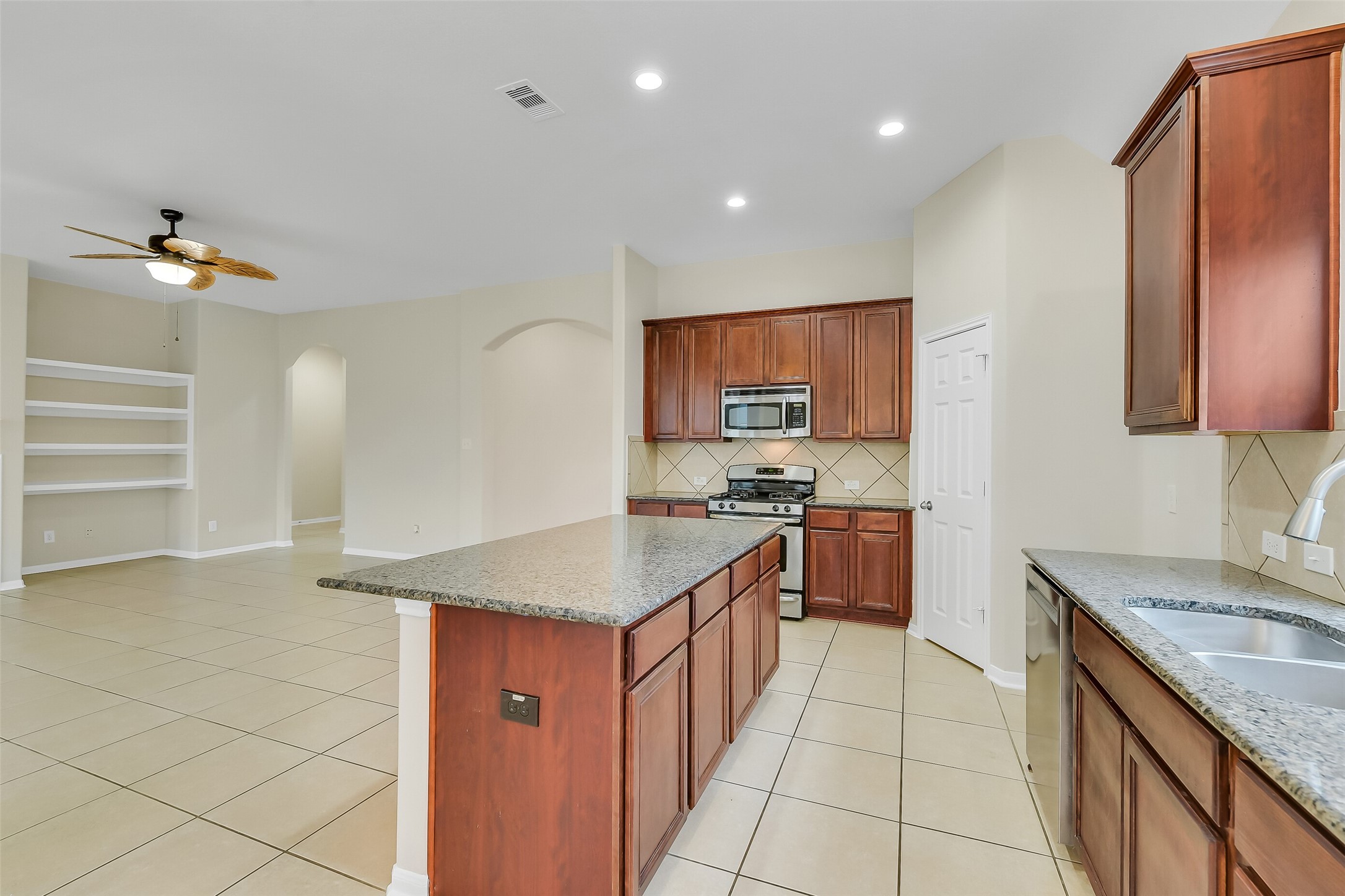 28507 Spiceberry Drive Property Photo 9