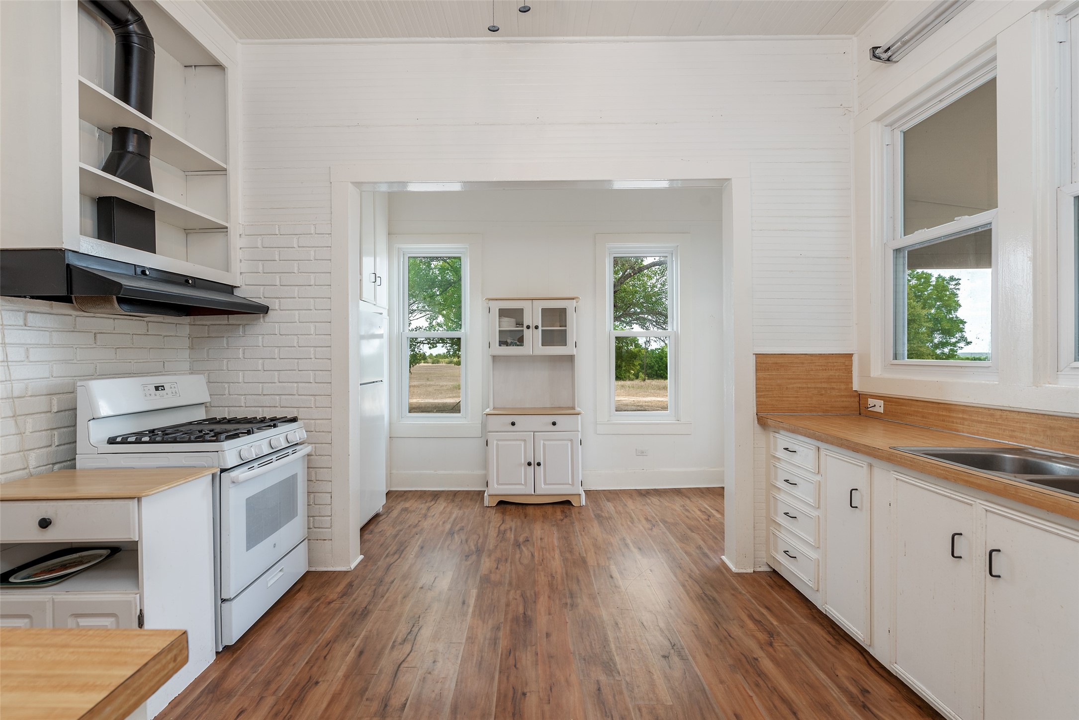 400 Christmas Road Property Photo 15