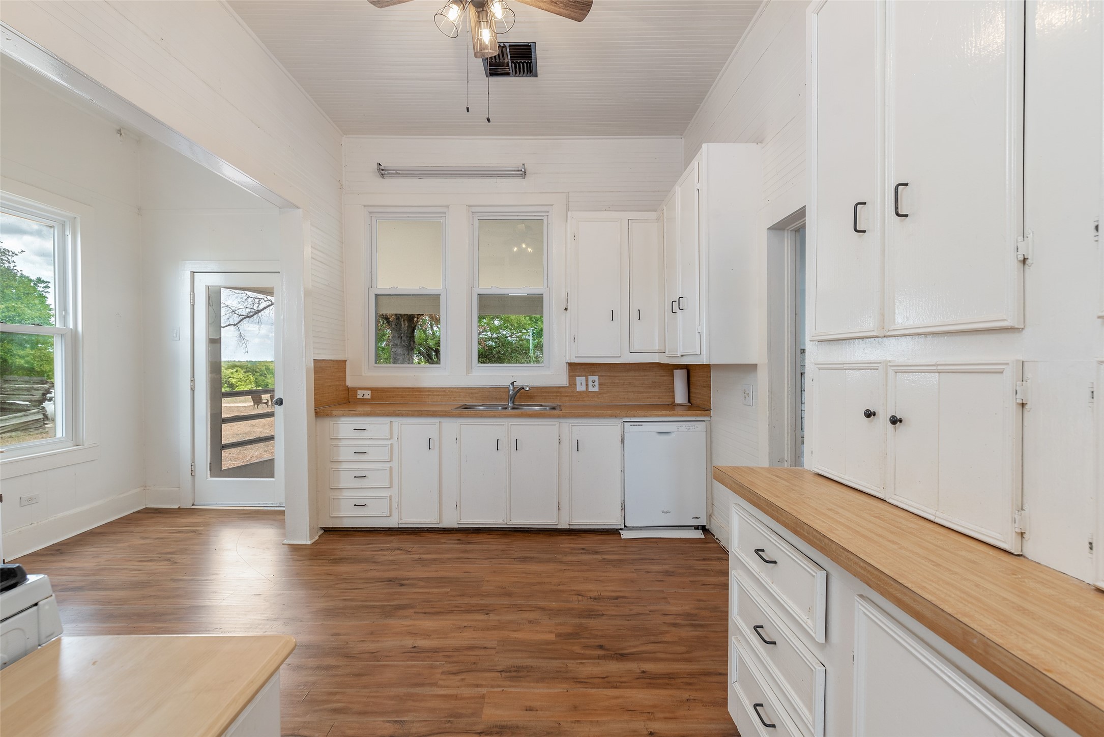 400 Christmas Road Property Photo 16