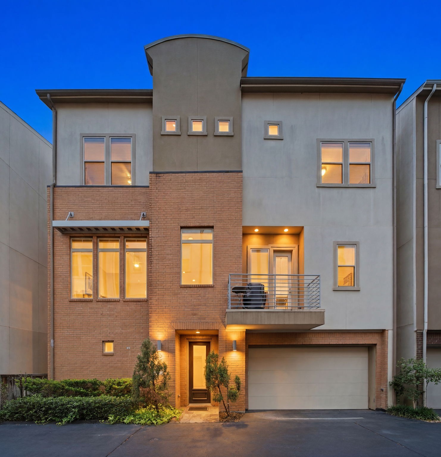5531 Venice Street Property Photo