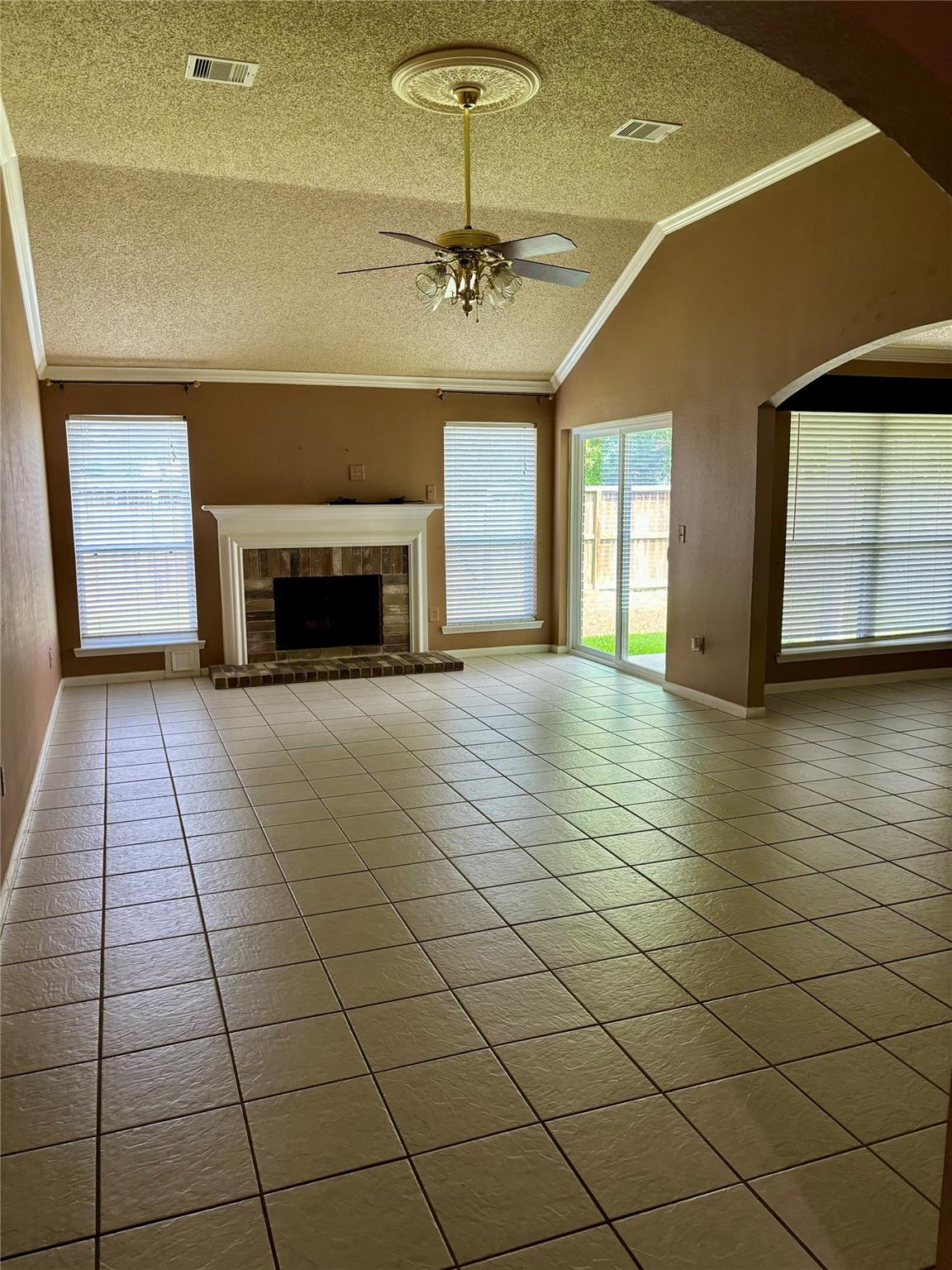 3909 Ashwood Drive Property Photo 7
