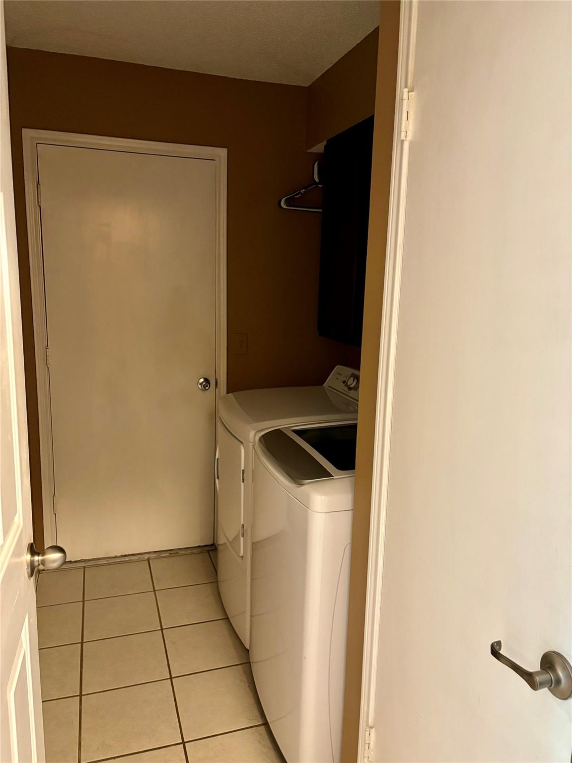 3909 Ashwood Drive Property Photo 12