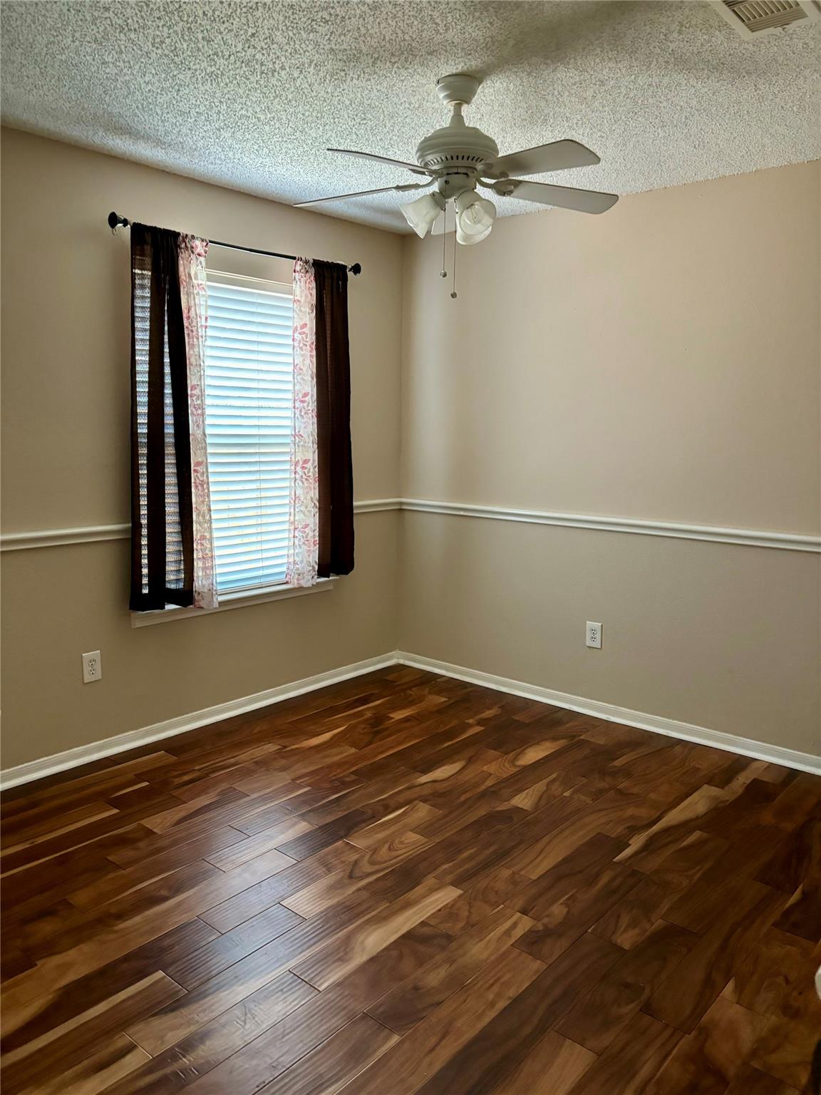 3909 Ashwood Drive Property Photo 17