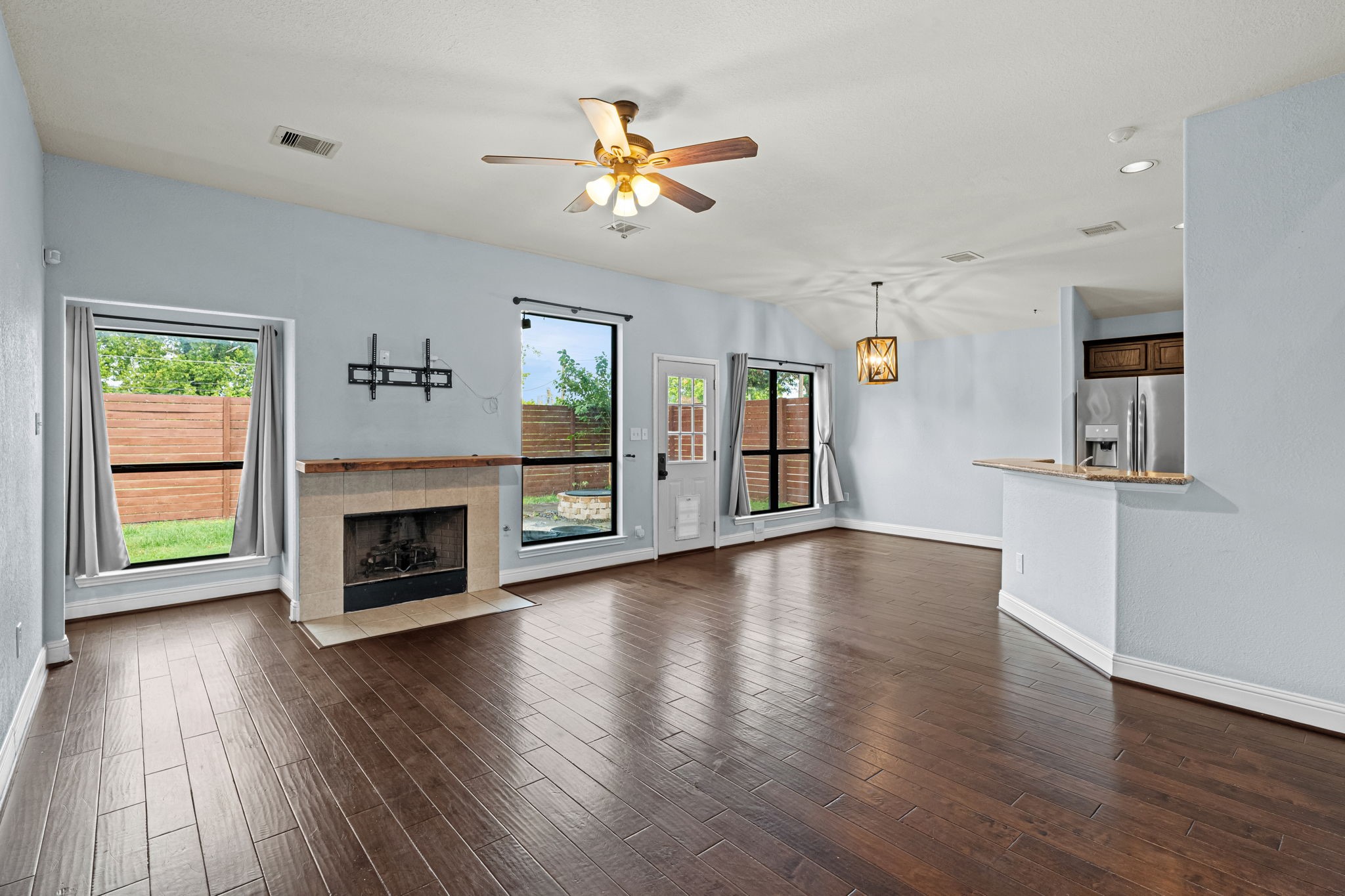 5102 Hardy Street Property Photo 7