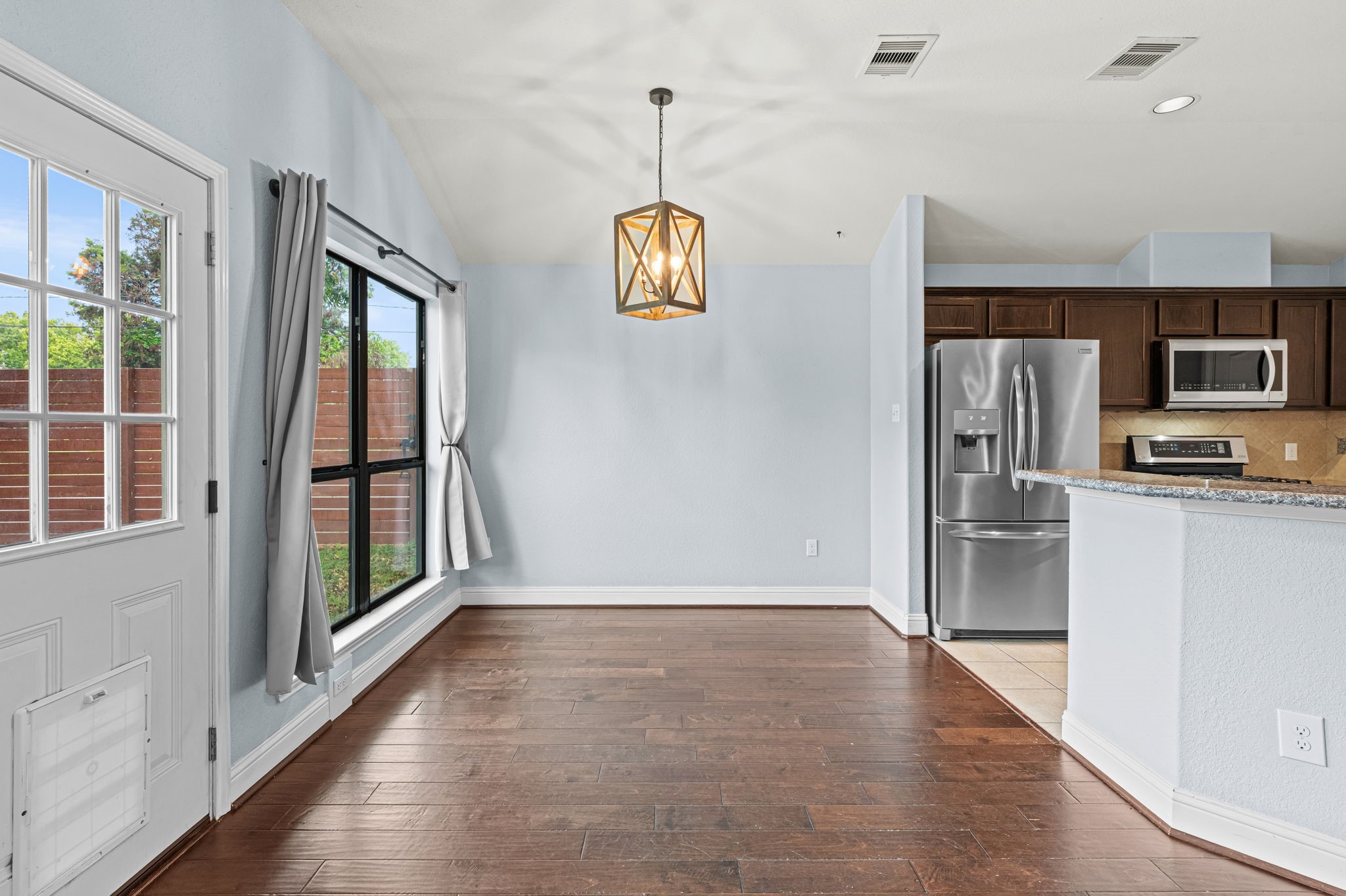 5102 Hardy Street Property Photo 9