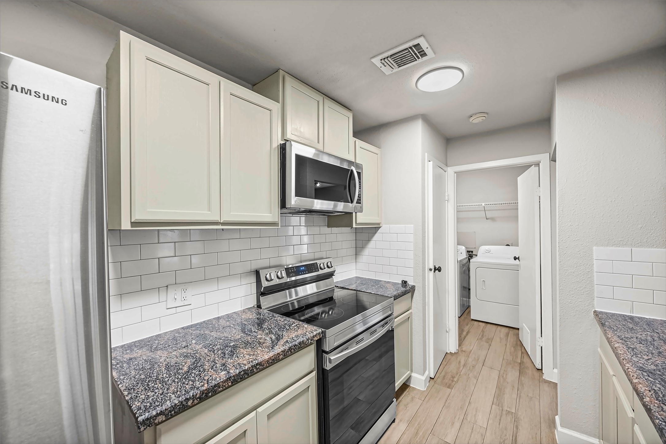 1 E Wavy Oak Circle Property Photo 3