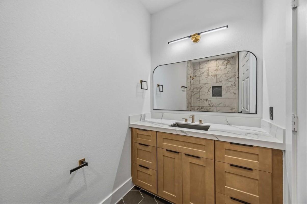316 Clearwater Street A Property Photo 6
