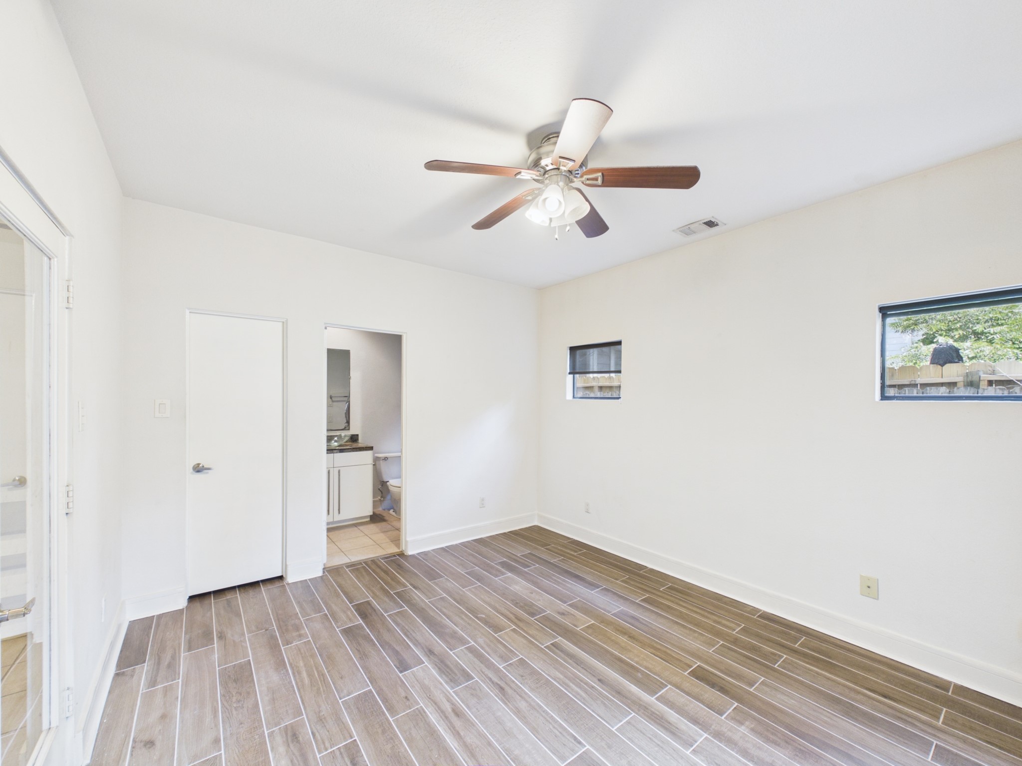 5425 Floyd Street Property Photo 4