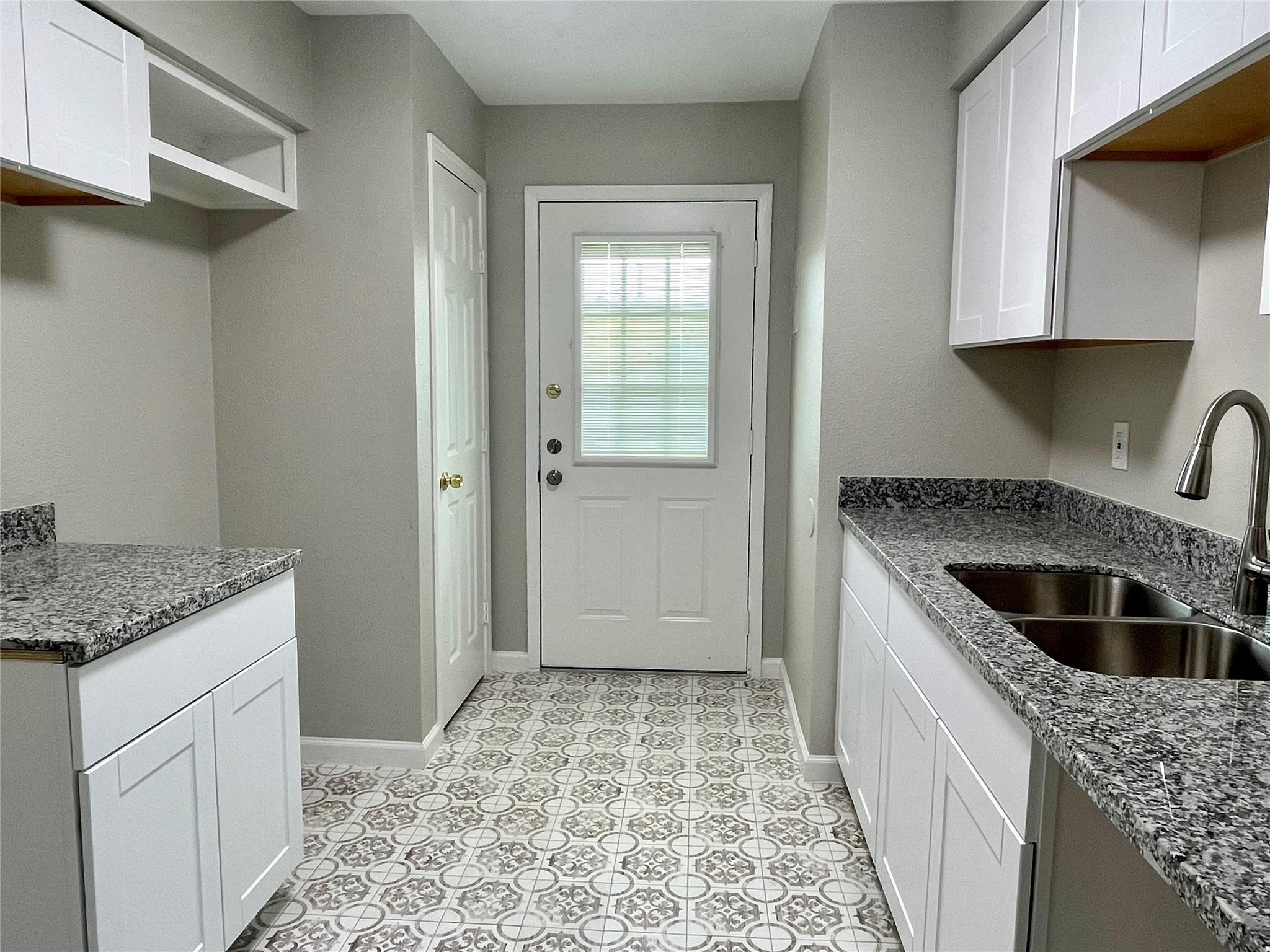 1914 Larrabee Street 7 Property Photo 4