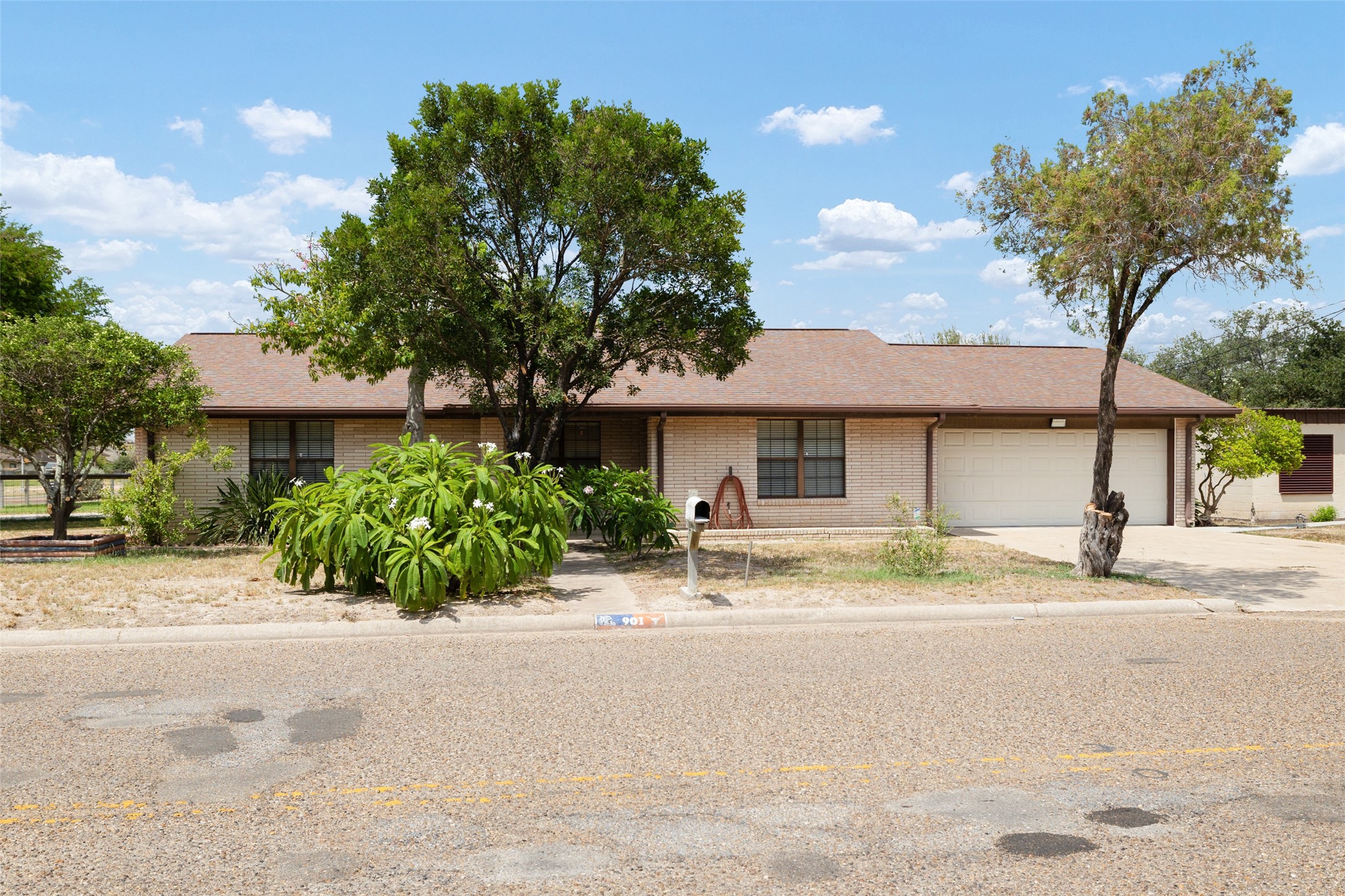 901 Vista Hermosa