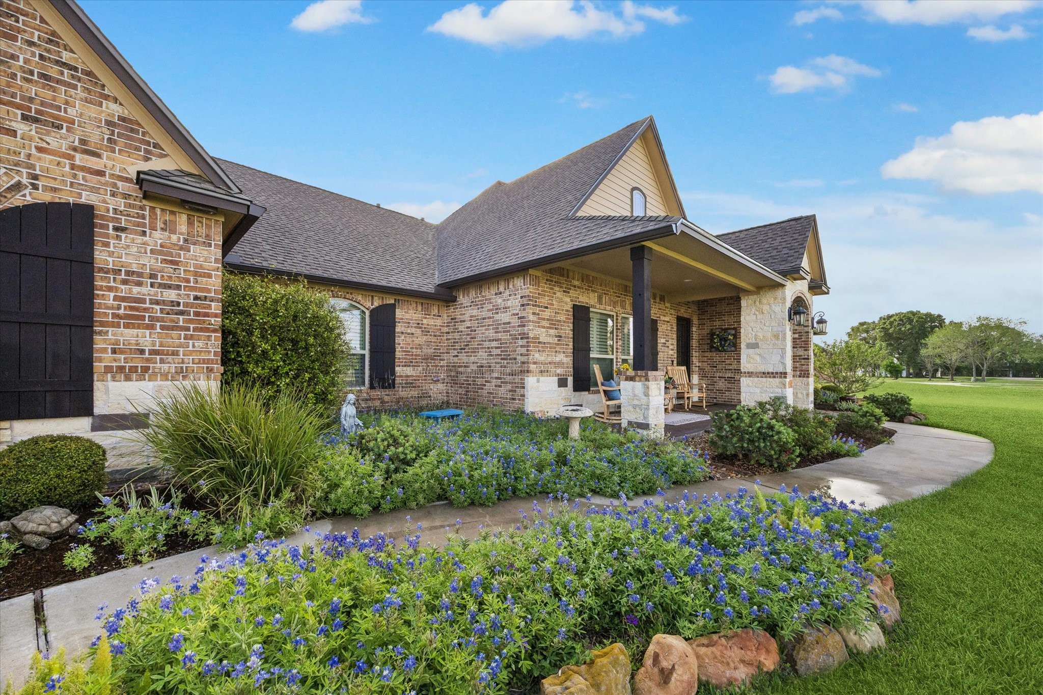 17703 Cedar Hill Drive Property Photo 4