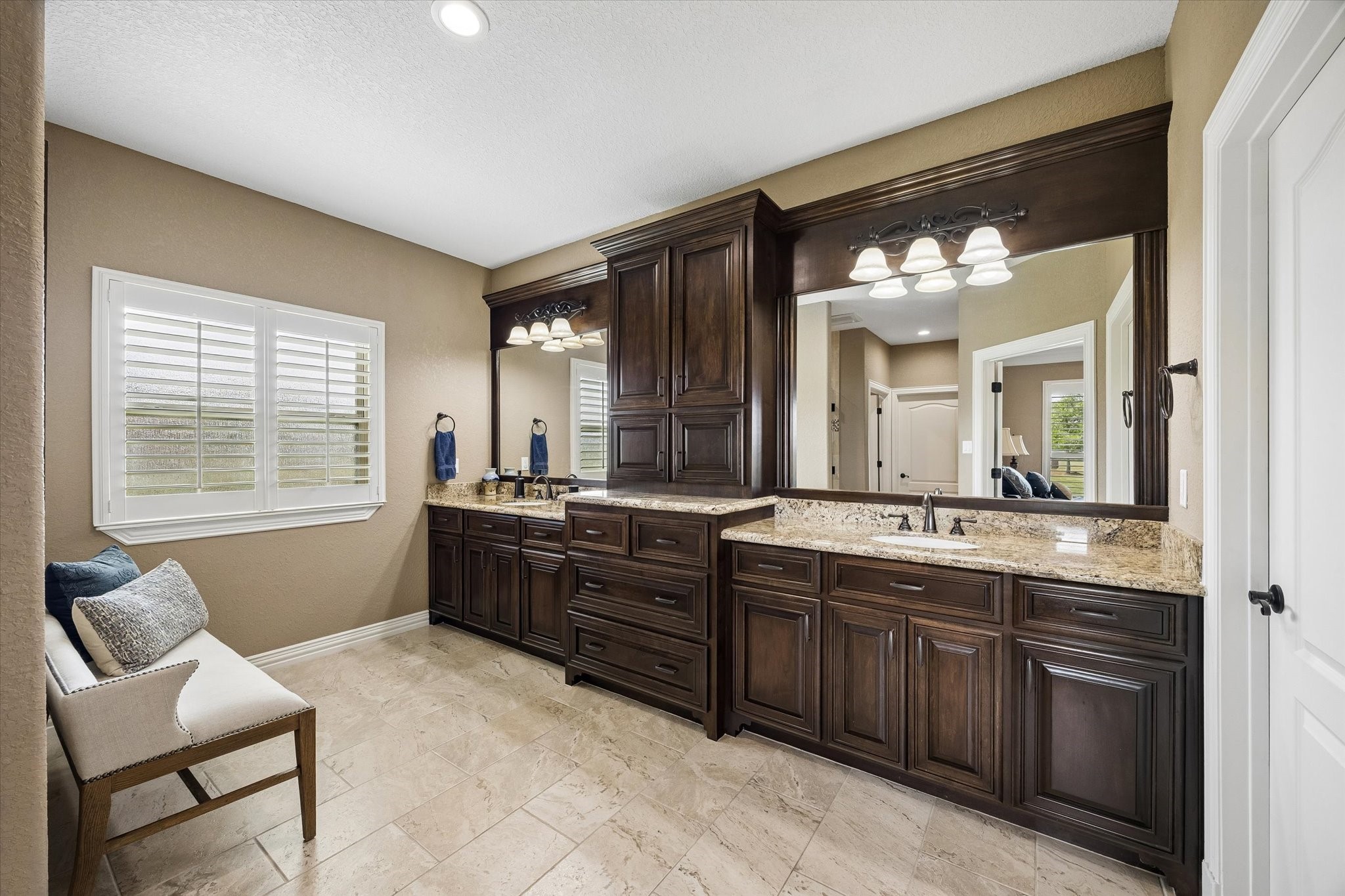 17703 Cedar Hill Drive Property Photo 23