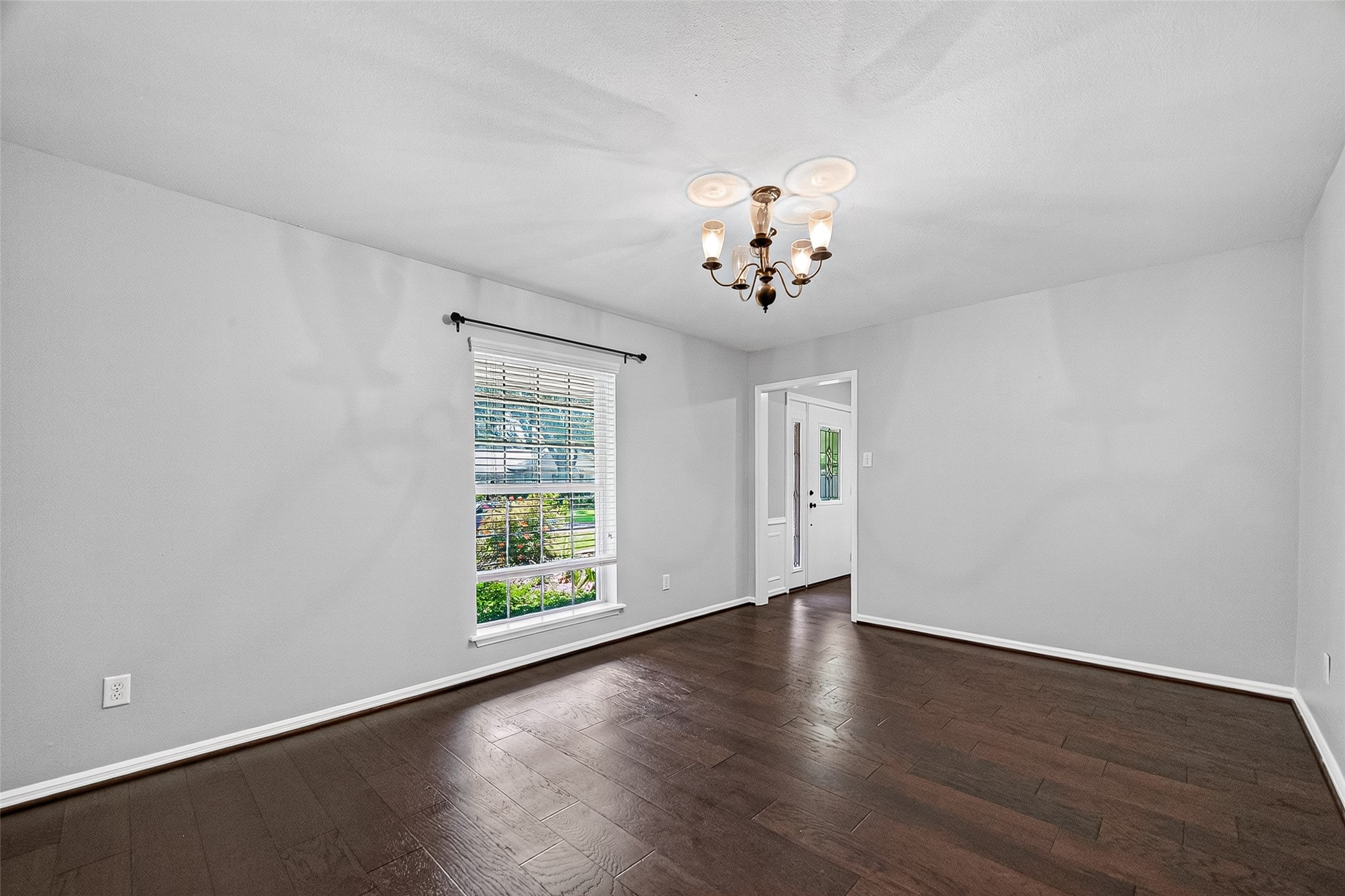 811 Thicket Lane Property Photo 8