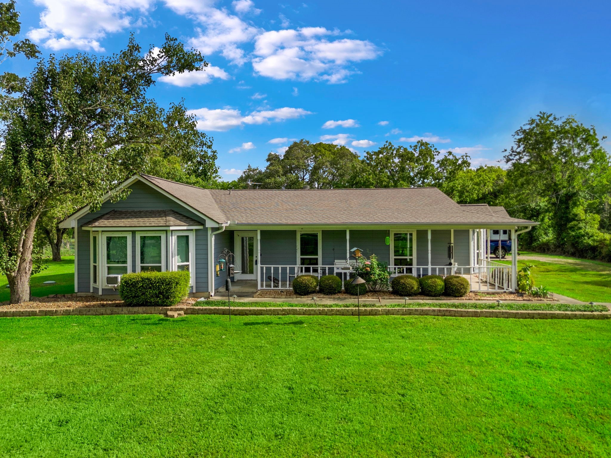 927 County Road 423 Property Photo 1