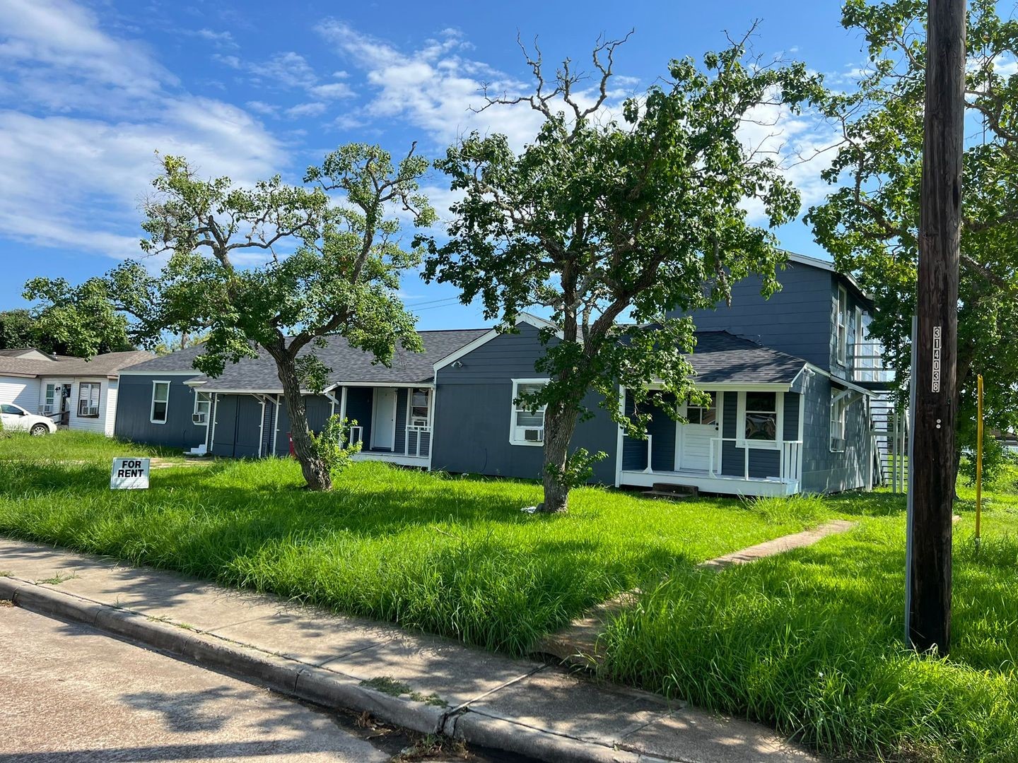 527 W 8th Street Property Photo 1
