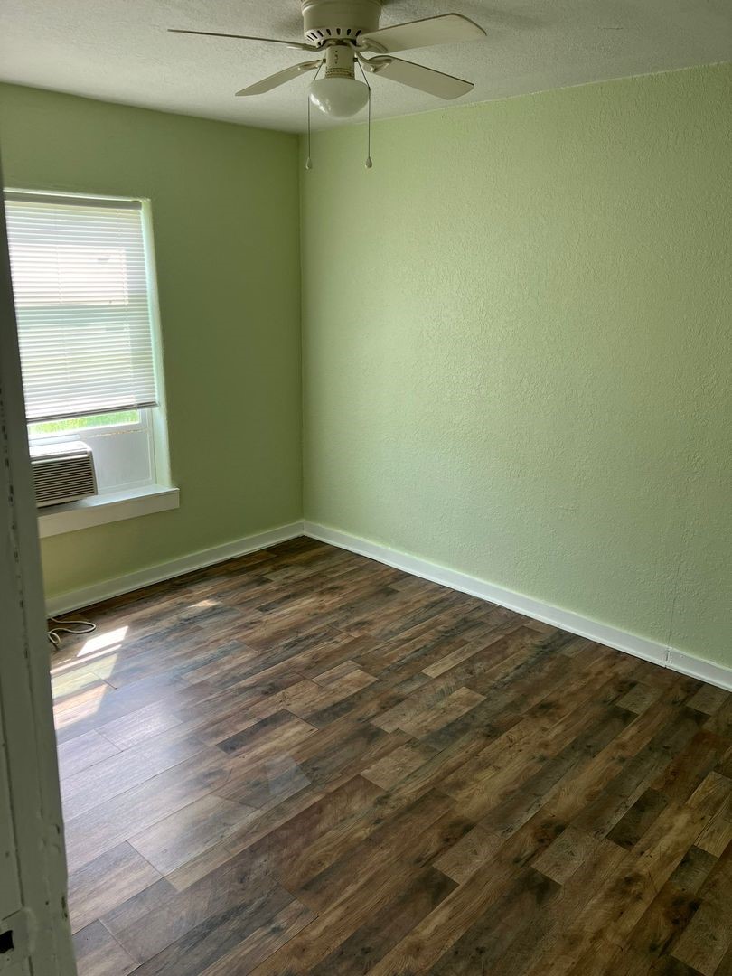 527 W 8th Street Property Photo 5