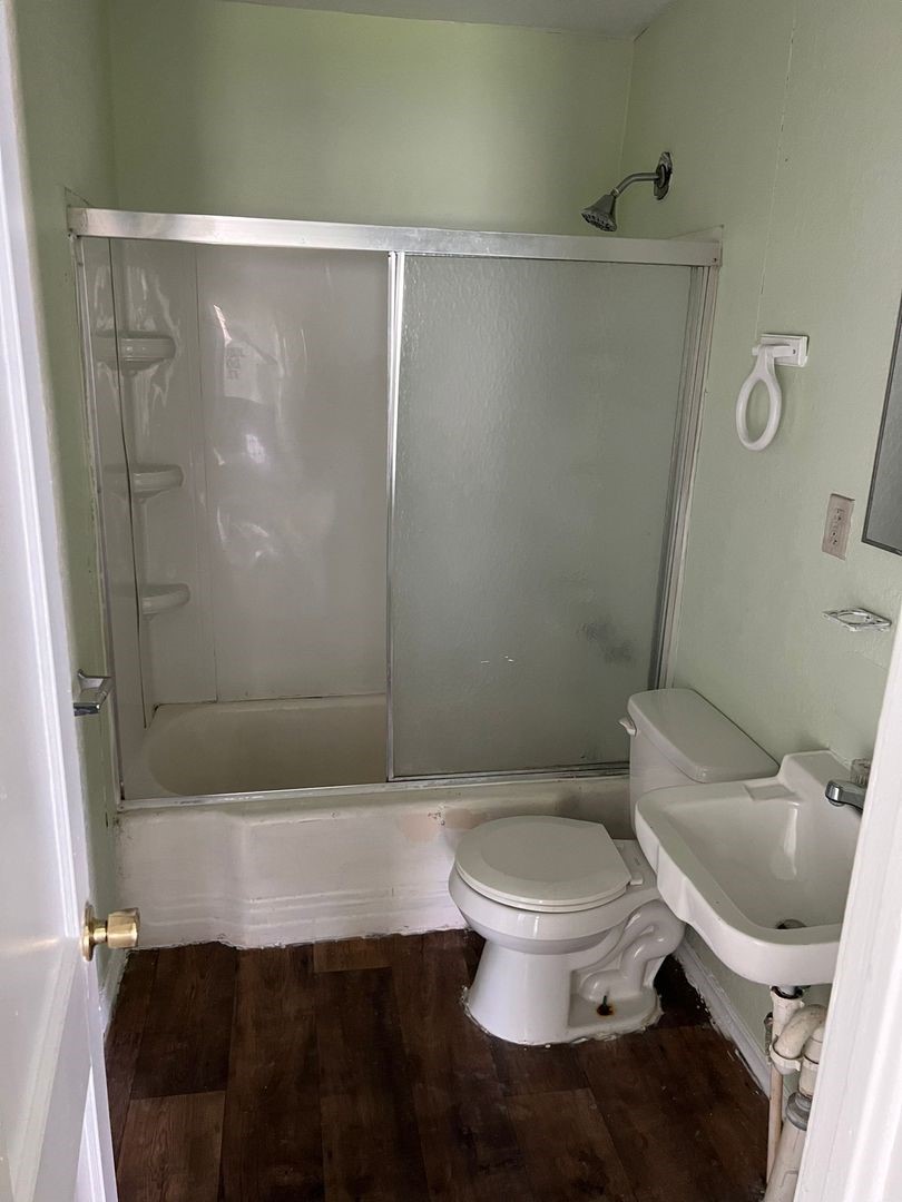 527 W 8th Street Property Photo 6