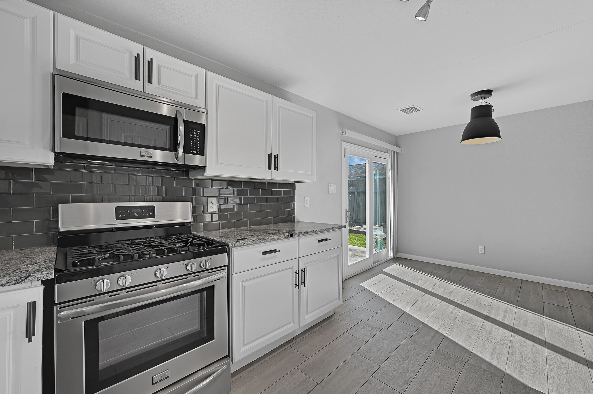 6705 Sherwood Drive Property Photo 3