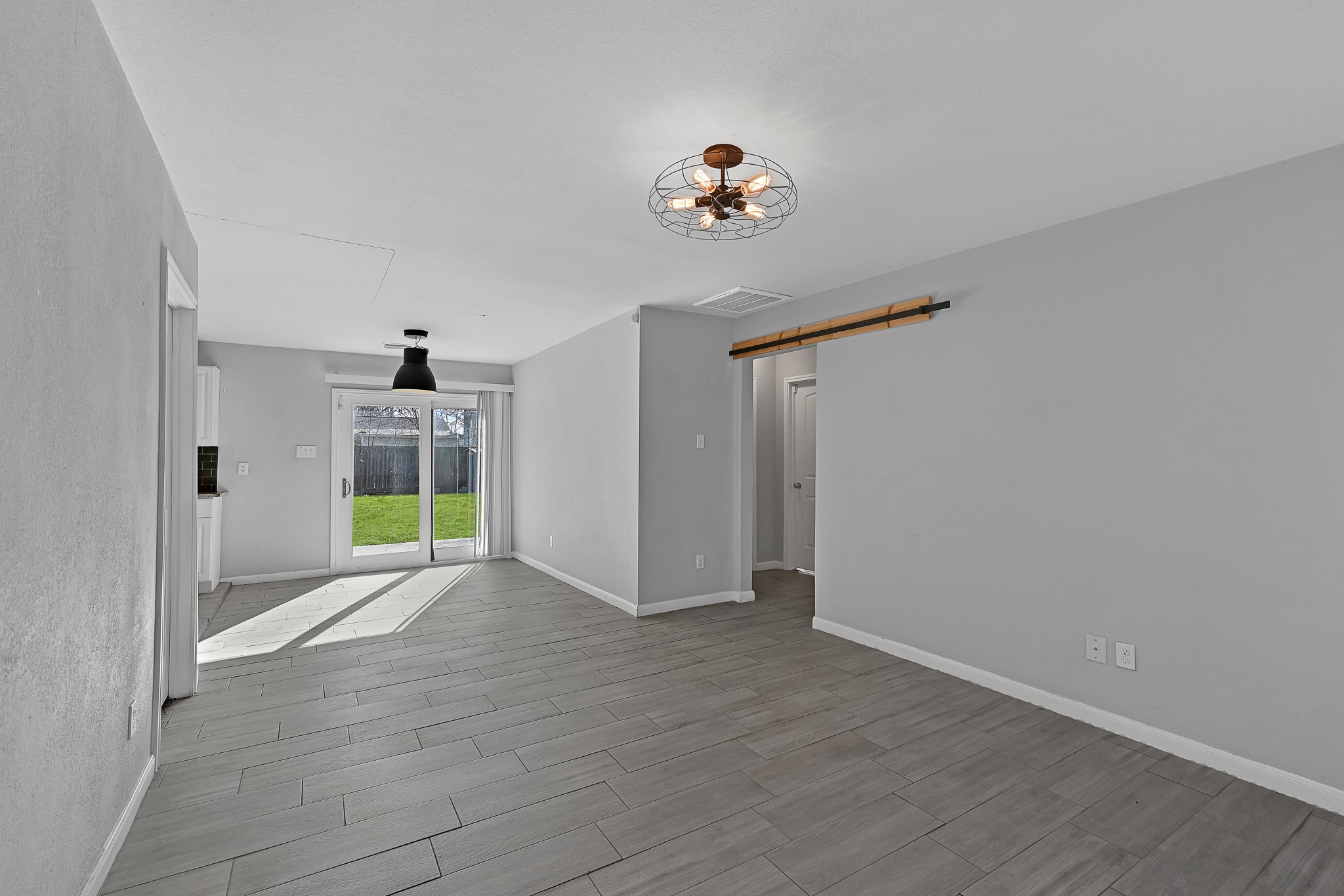 6705 Sherwood Drive Property Photo 4