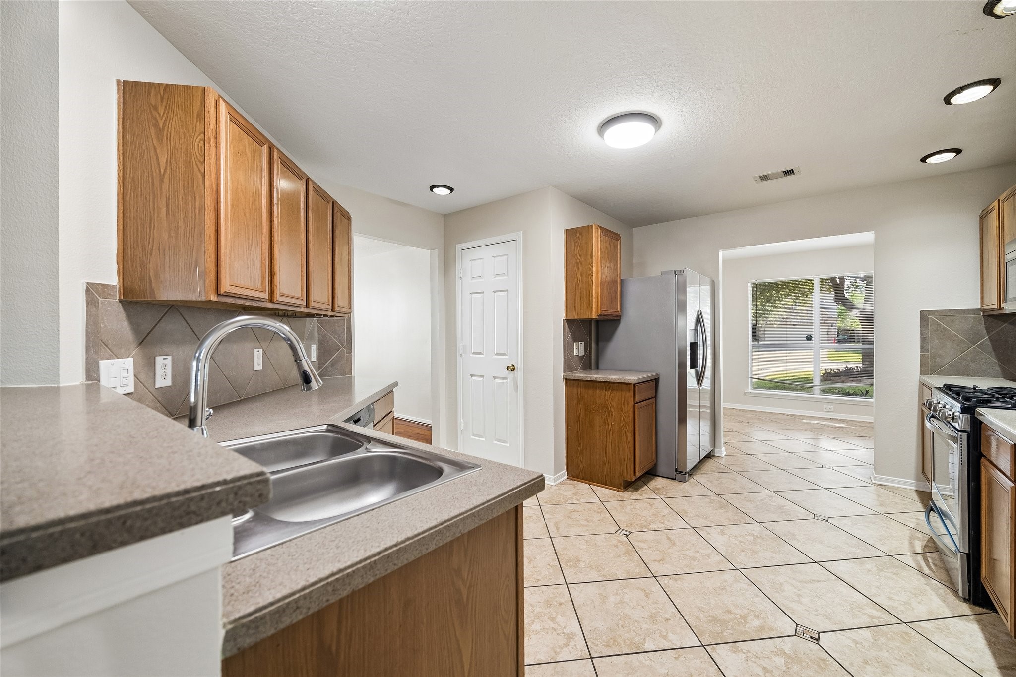 5035 Redwing Brook Trail Property Photo 4