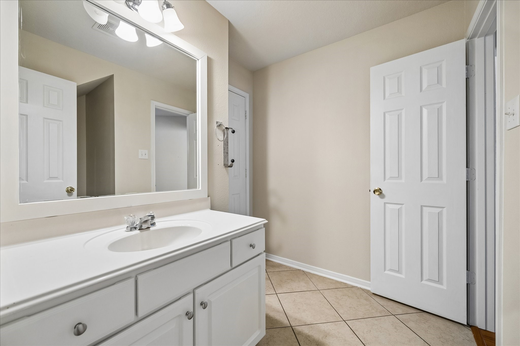 5035 Redwing Brook Trail Property Photo 6