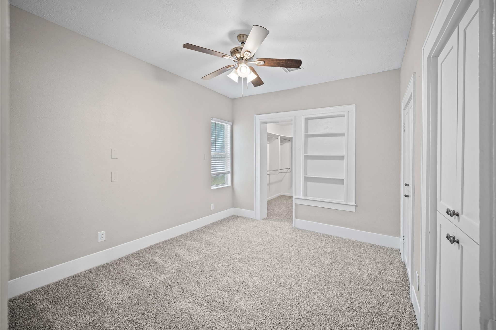 909 King Street Property Photo 13