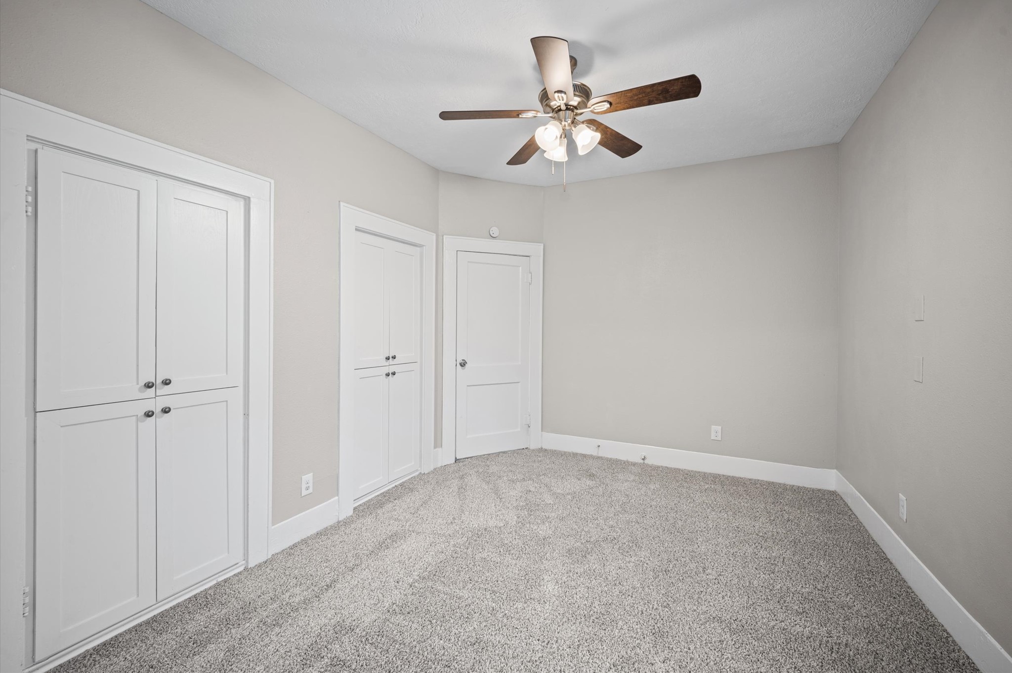 909 King Street Property Photo 15