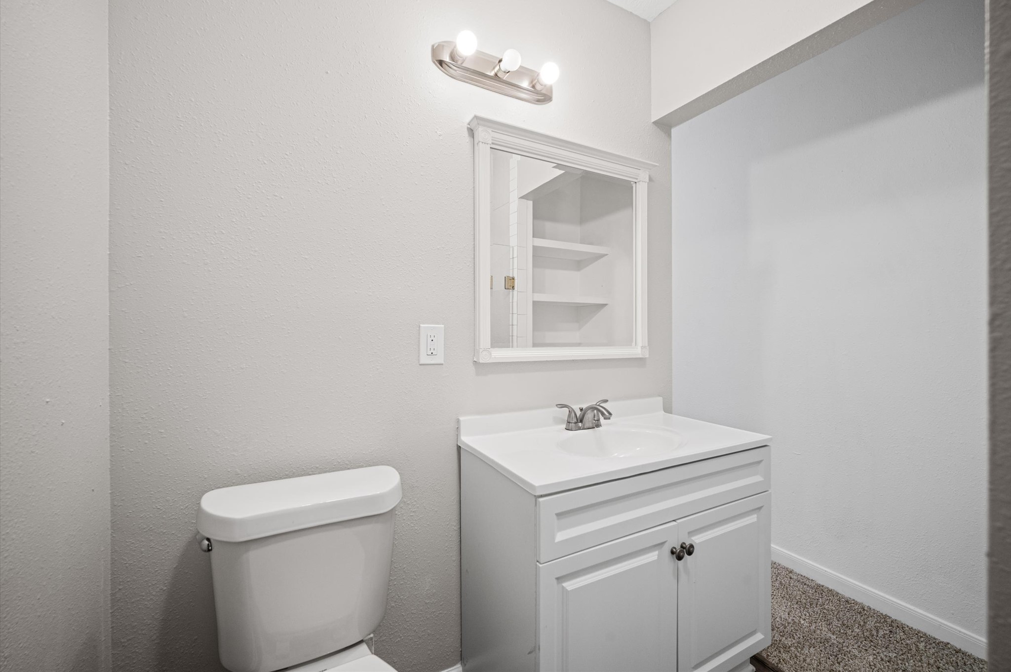 909 King Street Property Photo 17