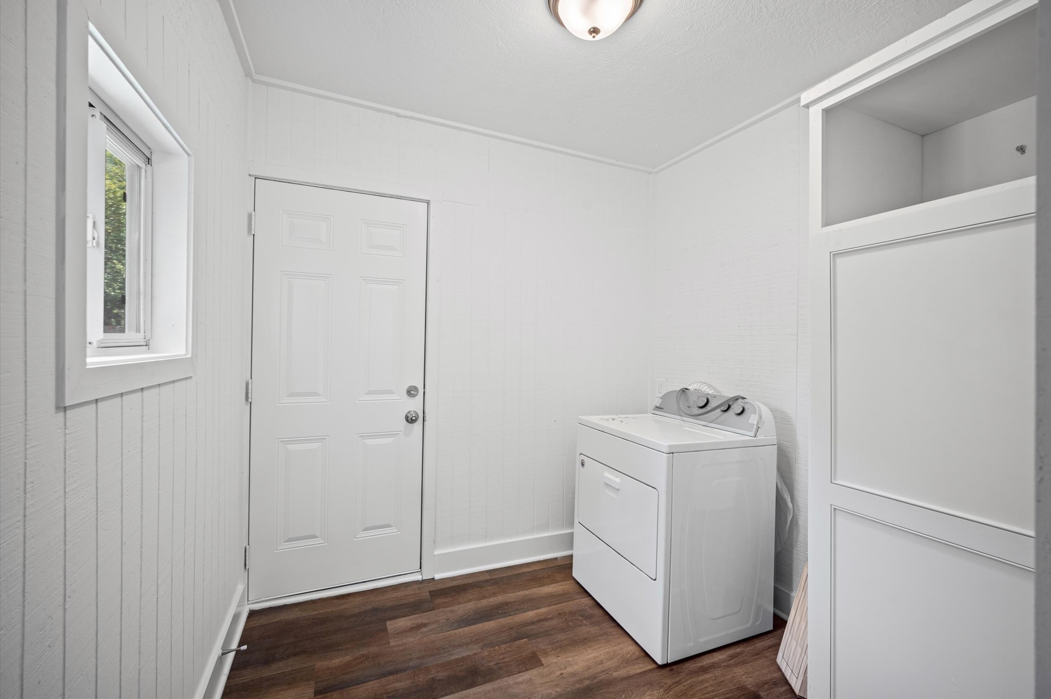 909 King Street Property Photo 19