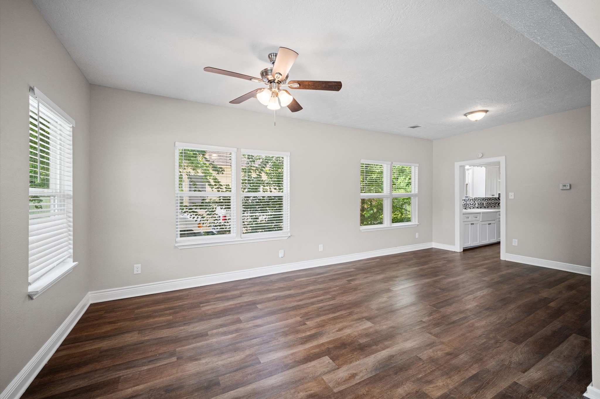 909 King Street Property Photo 21