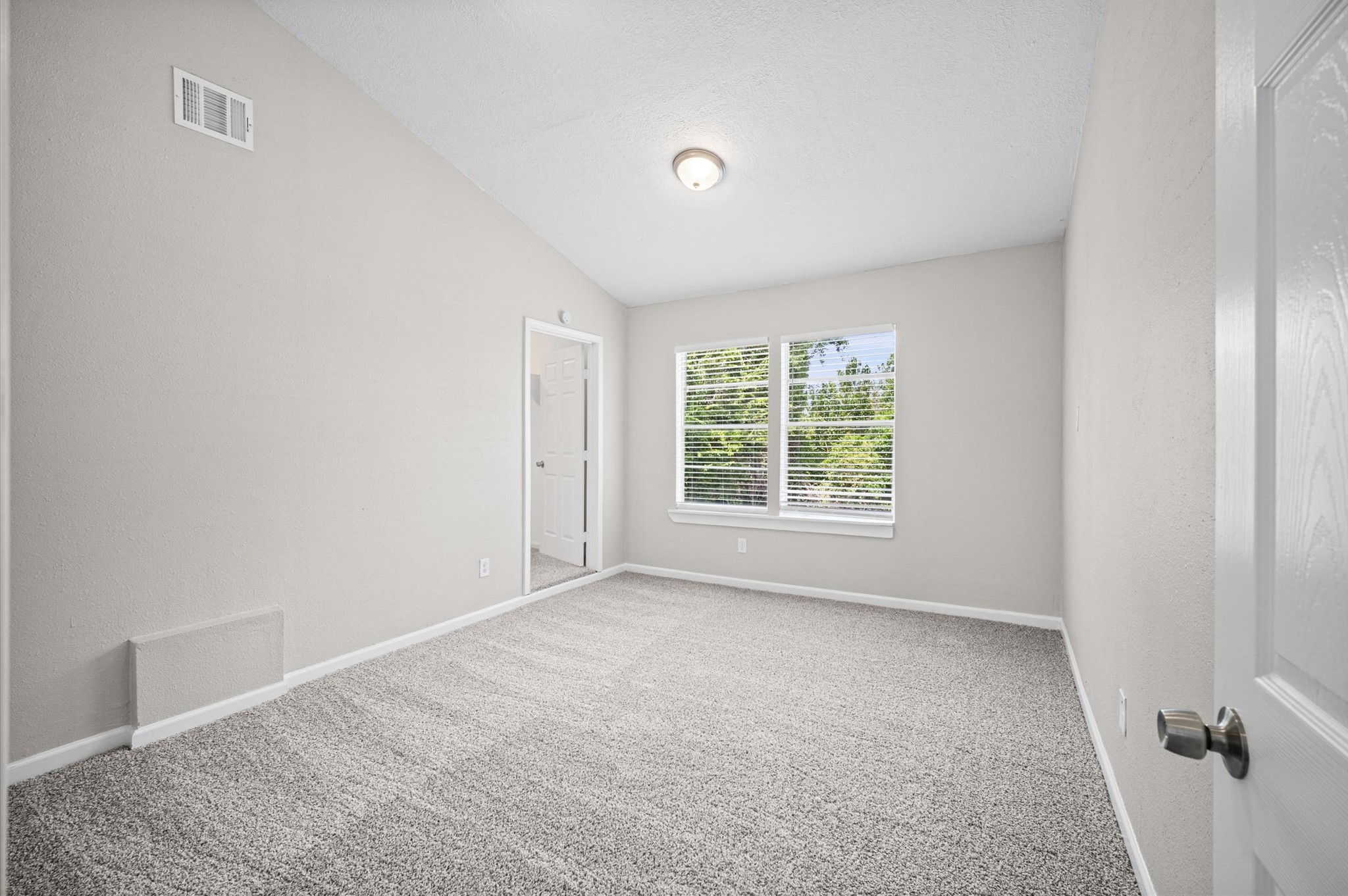 909 King Street Property Photo 23