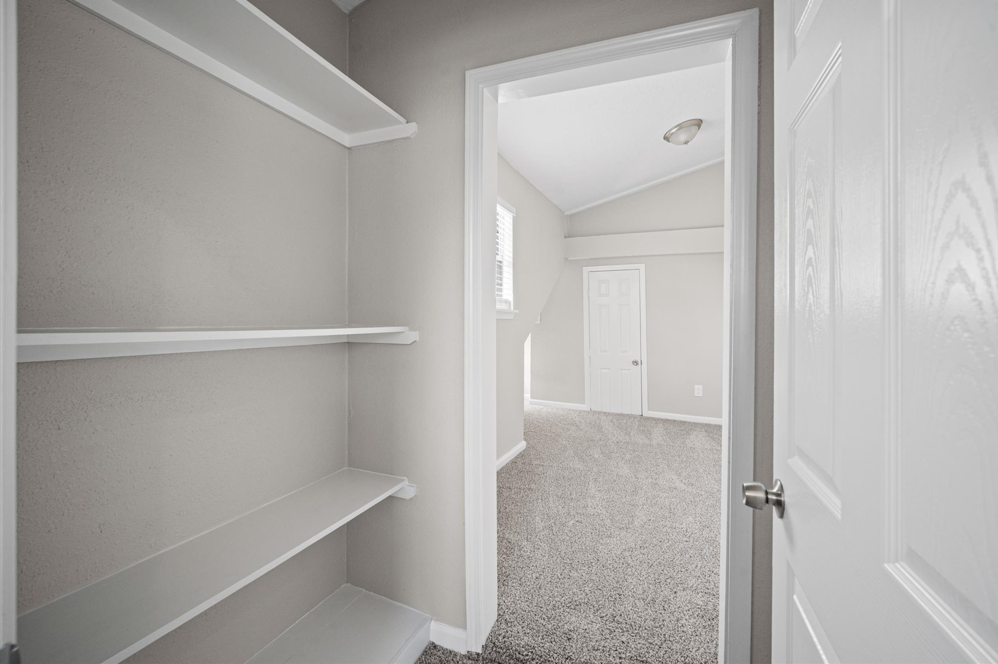 909 King Street Property Photo 25
