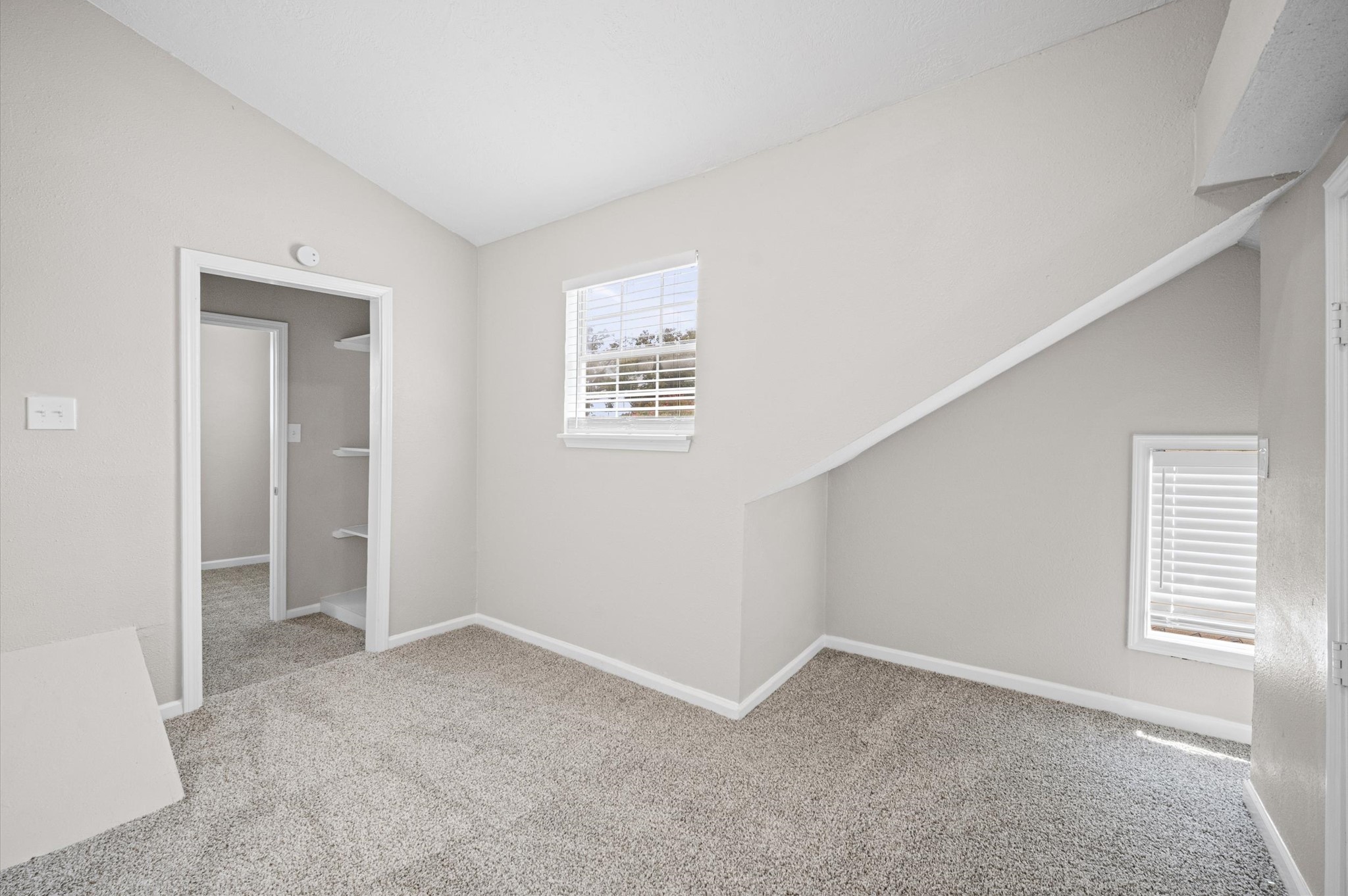 909 King Street Property Photo 27