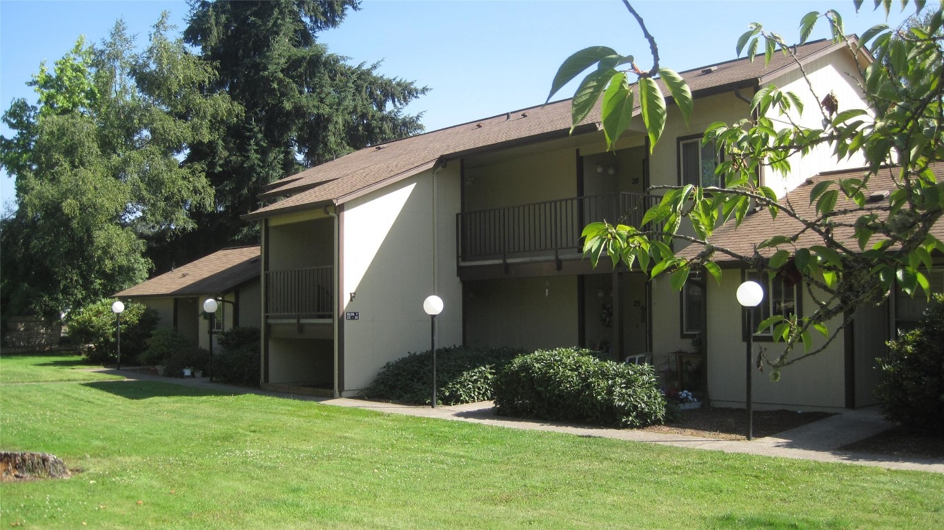 900 N Douglas Ave 50 Property Photo 2