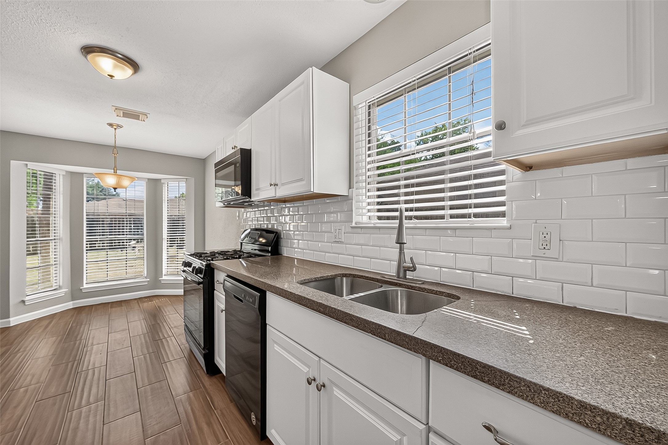 18735 Glen Briar Lane Property Photo 11