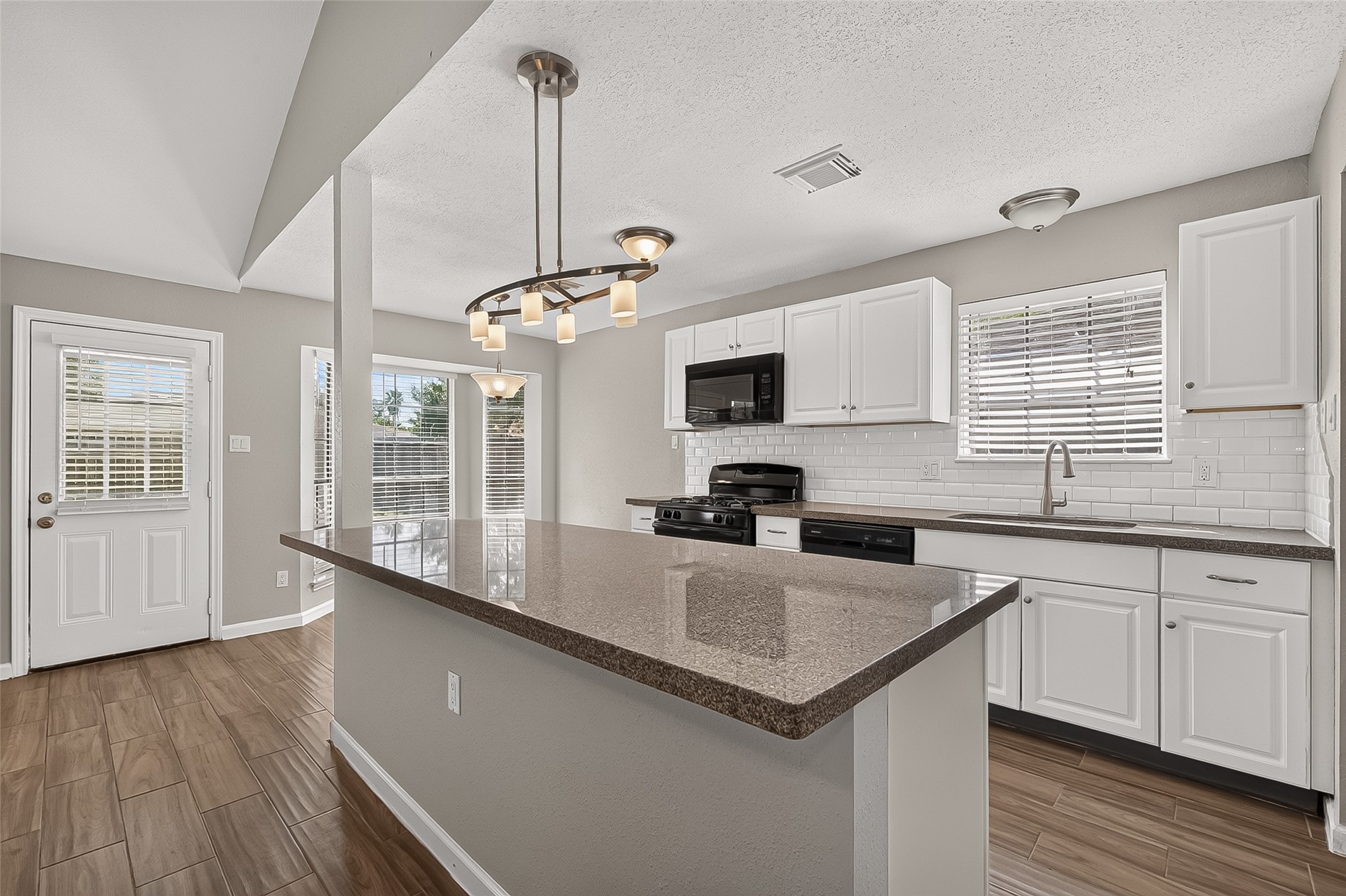 18735 Glen Briar Lane Property Photo 12