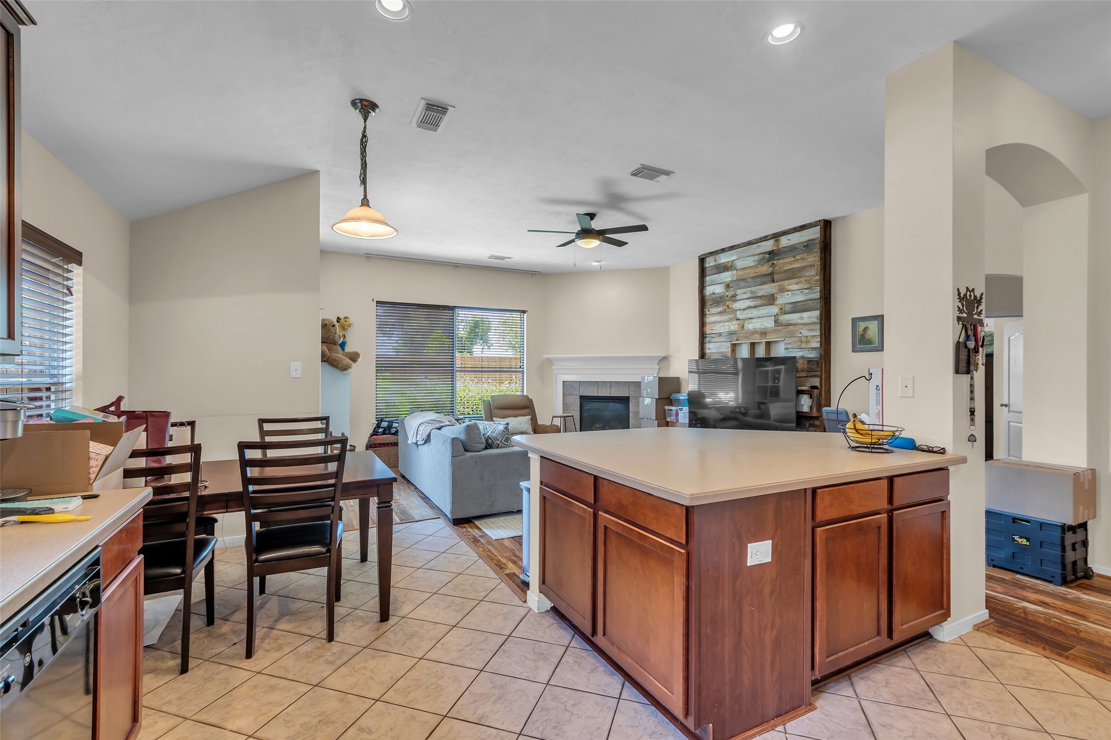 10711 Gilford Crest Drive Property Photo 4