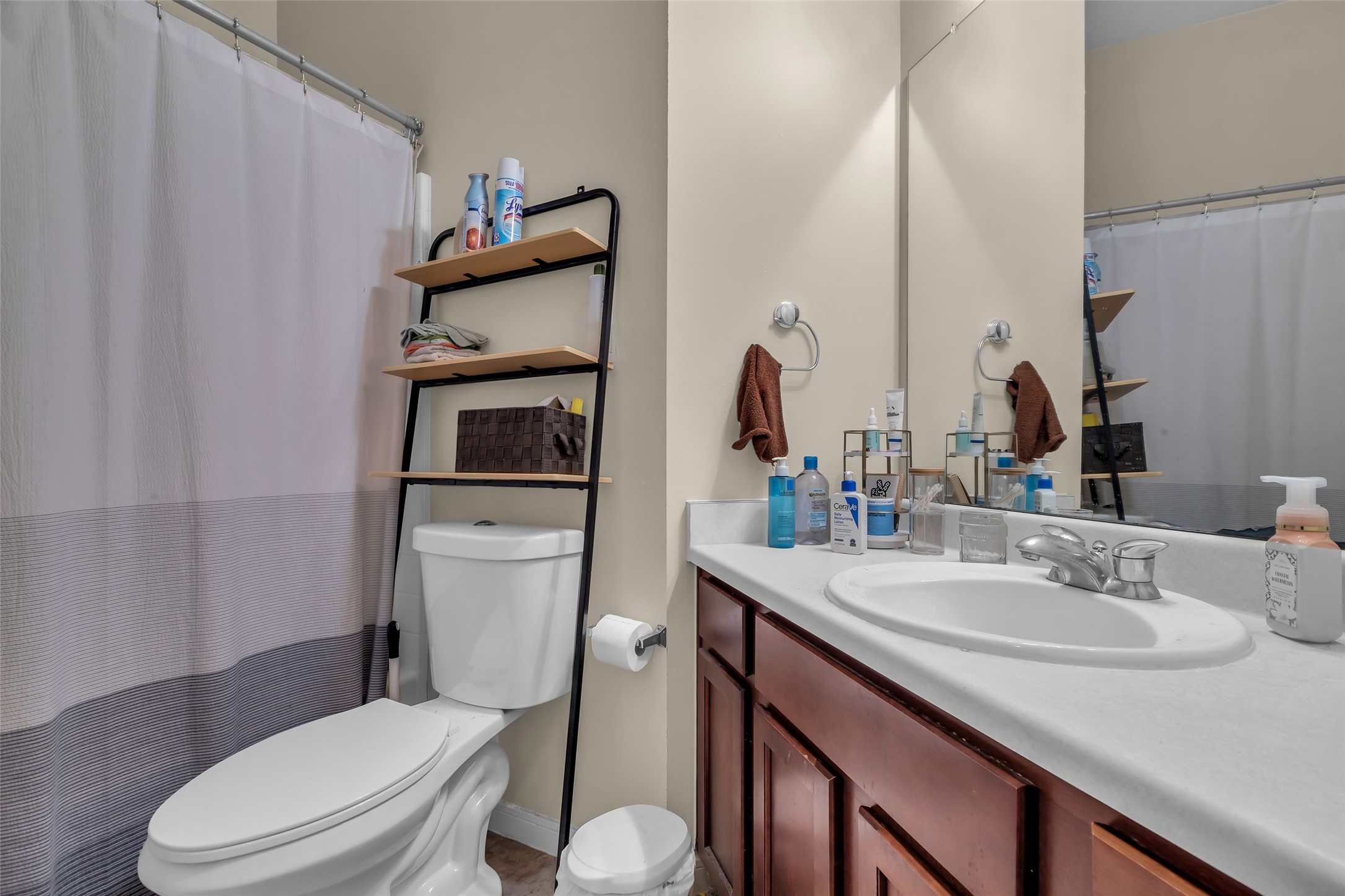 10711 Gilford Crest Drive Property Photo 10