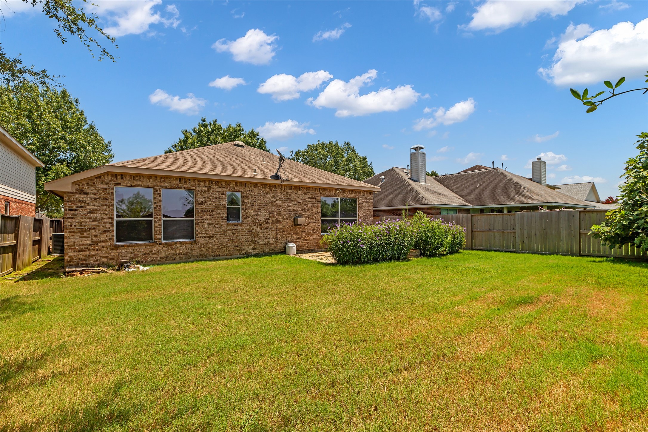 10711 Gilford Crest Drive Property Photo 12