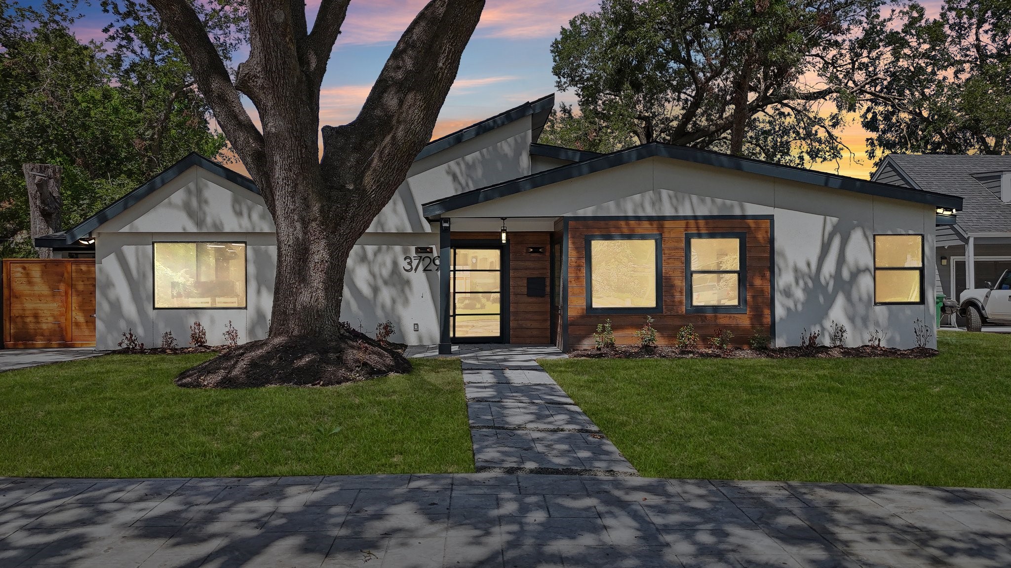 3729 Rio Vista Street Property Photo 2