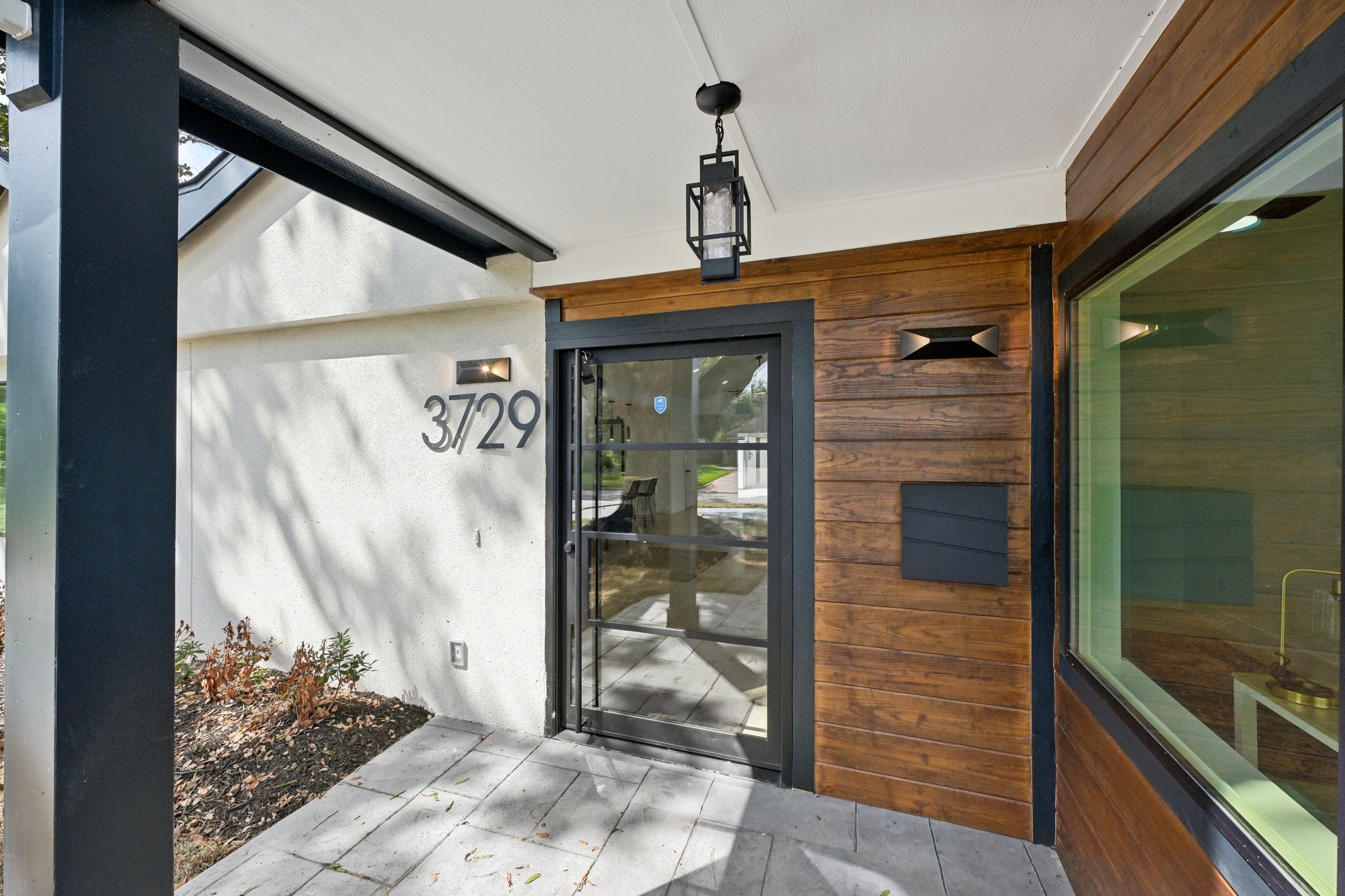 3729 Rio Vista Street Property Photo 4