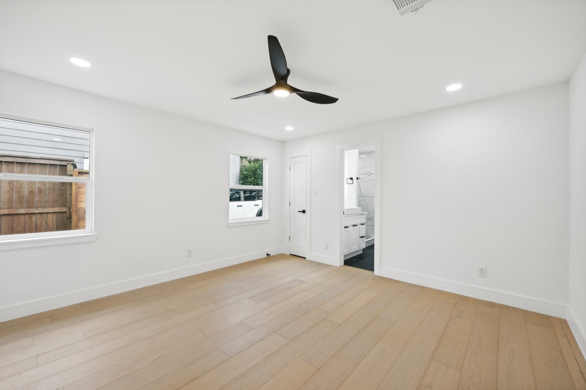 3729 Rio Vista Street Property Photo 25