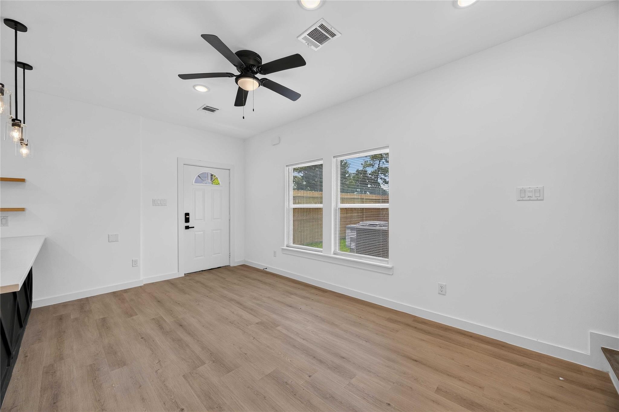 8208 Sterlingshire Street, Houston Tx 77078 Property Photo 6