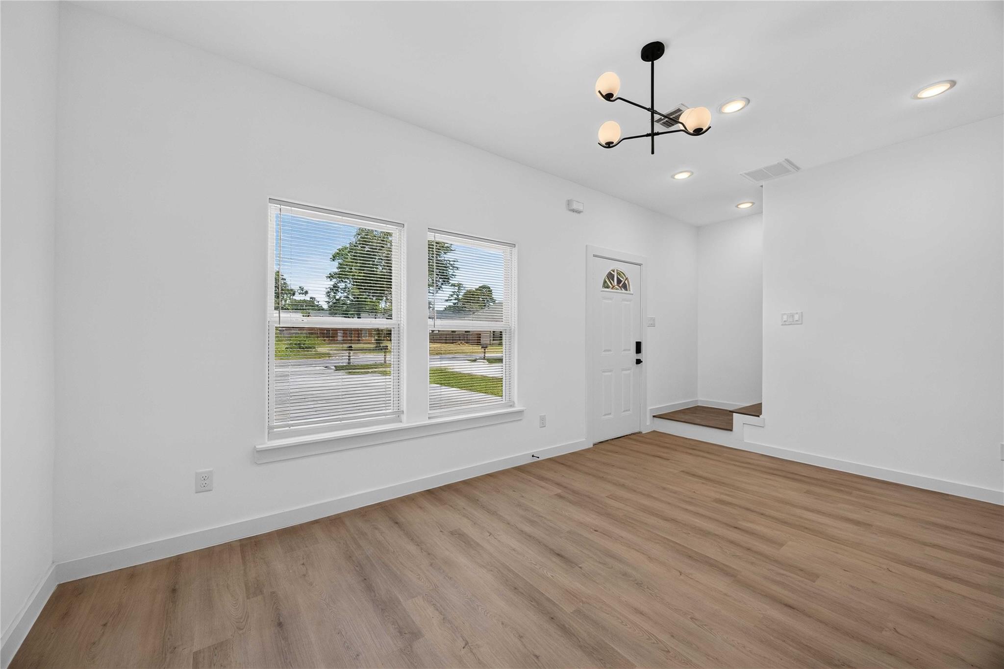 8208 Sterlingshire Street, Houston Tx 77078 Property Photo 7